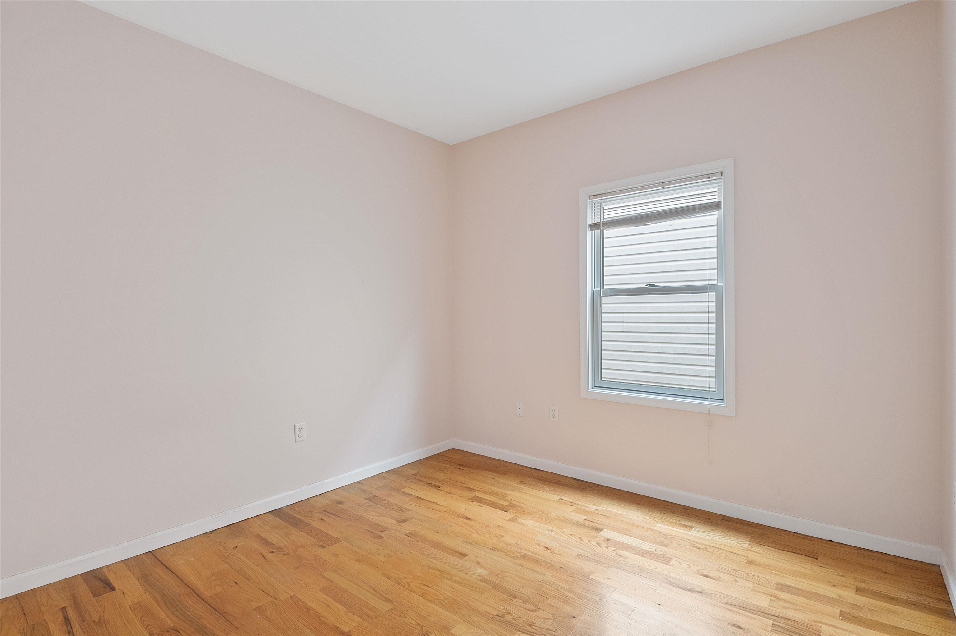 56 LAIDLAW AVE Unit: 2