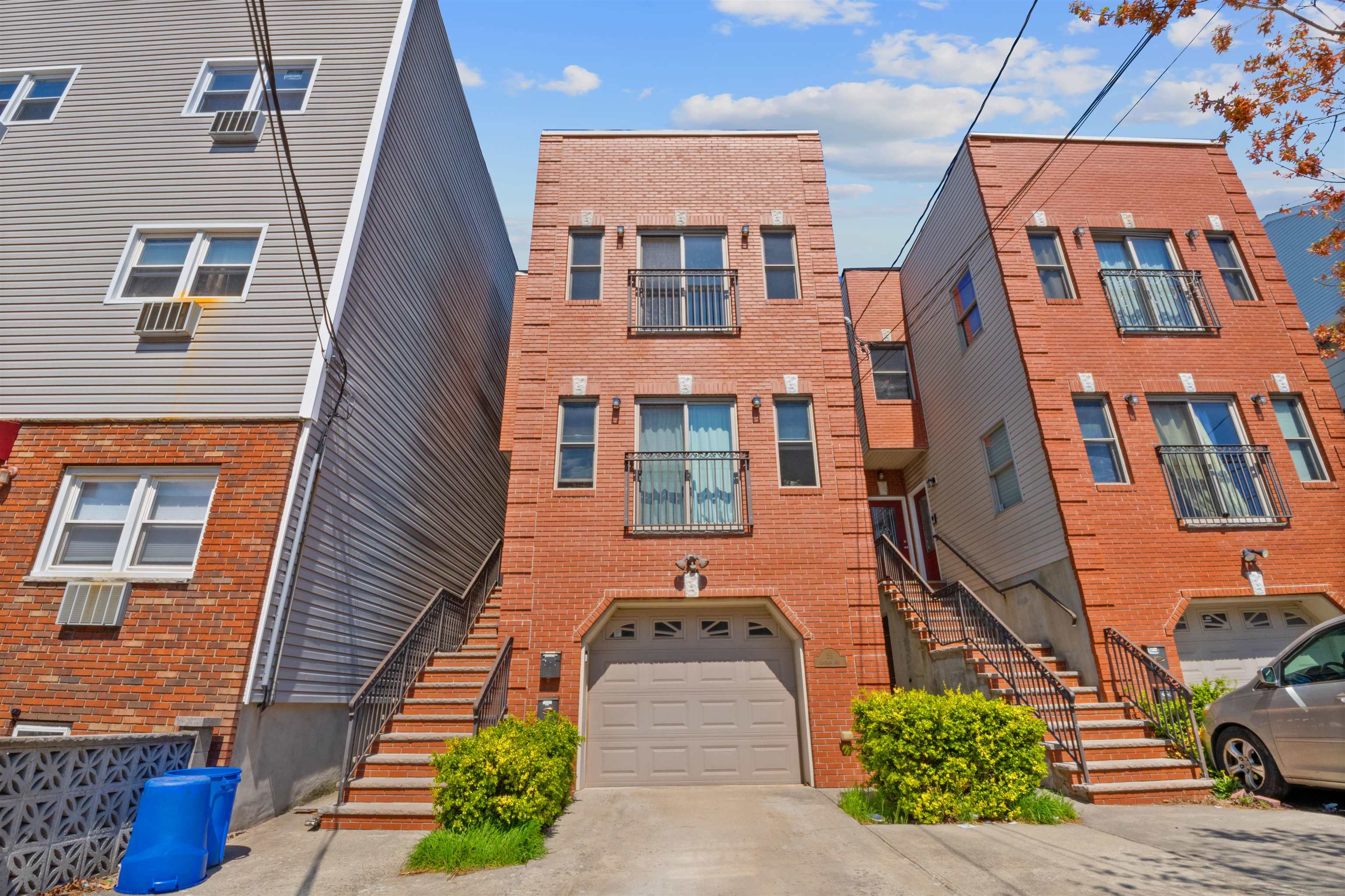 56 LAIDLAW AVE Unit: 2