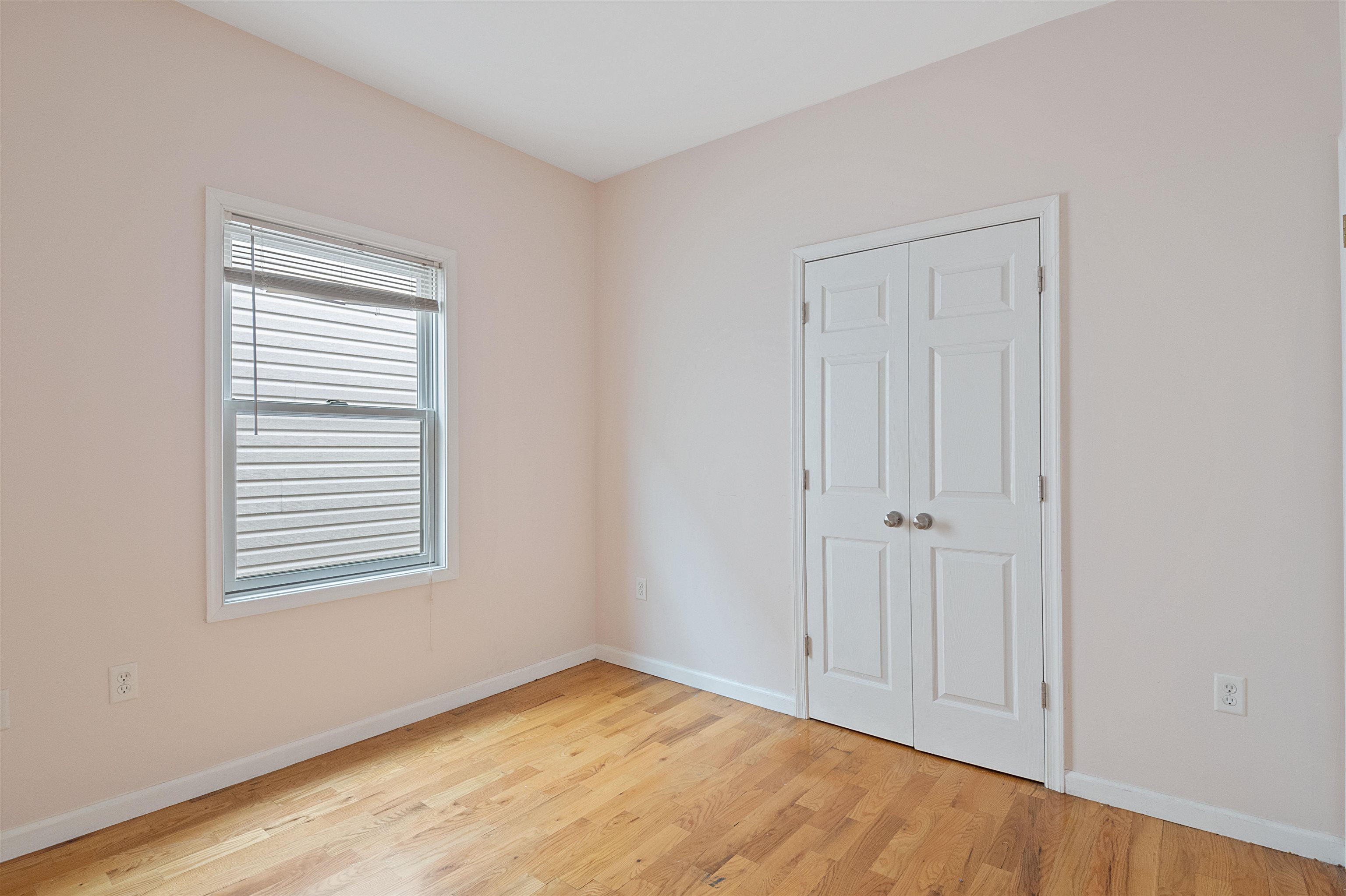 56 LAIDLAW AVE Unit: 2