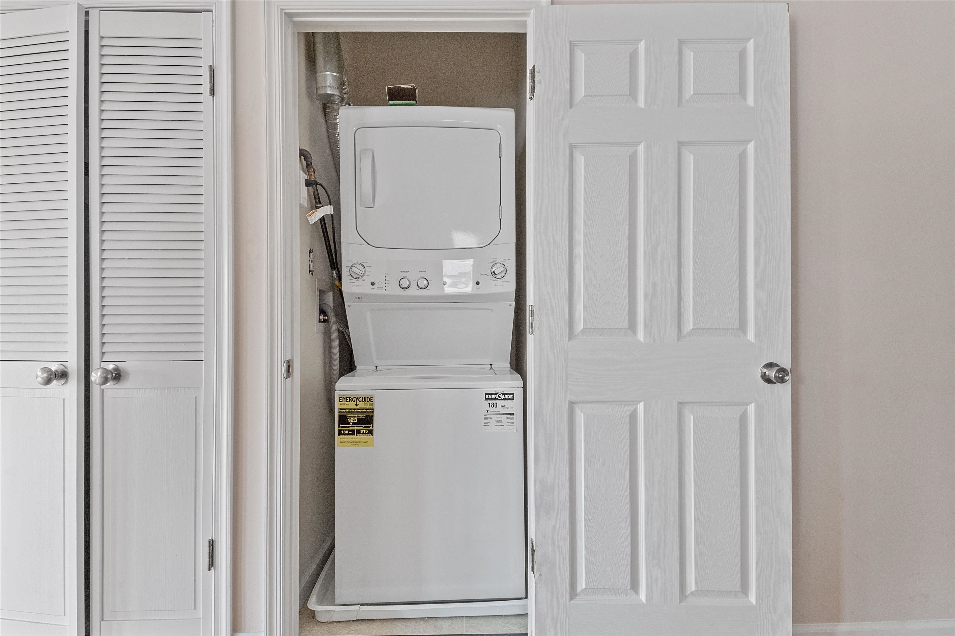 56 LAIDLAW AVE Unit: 2