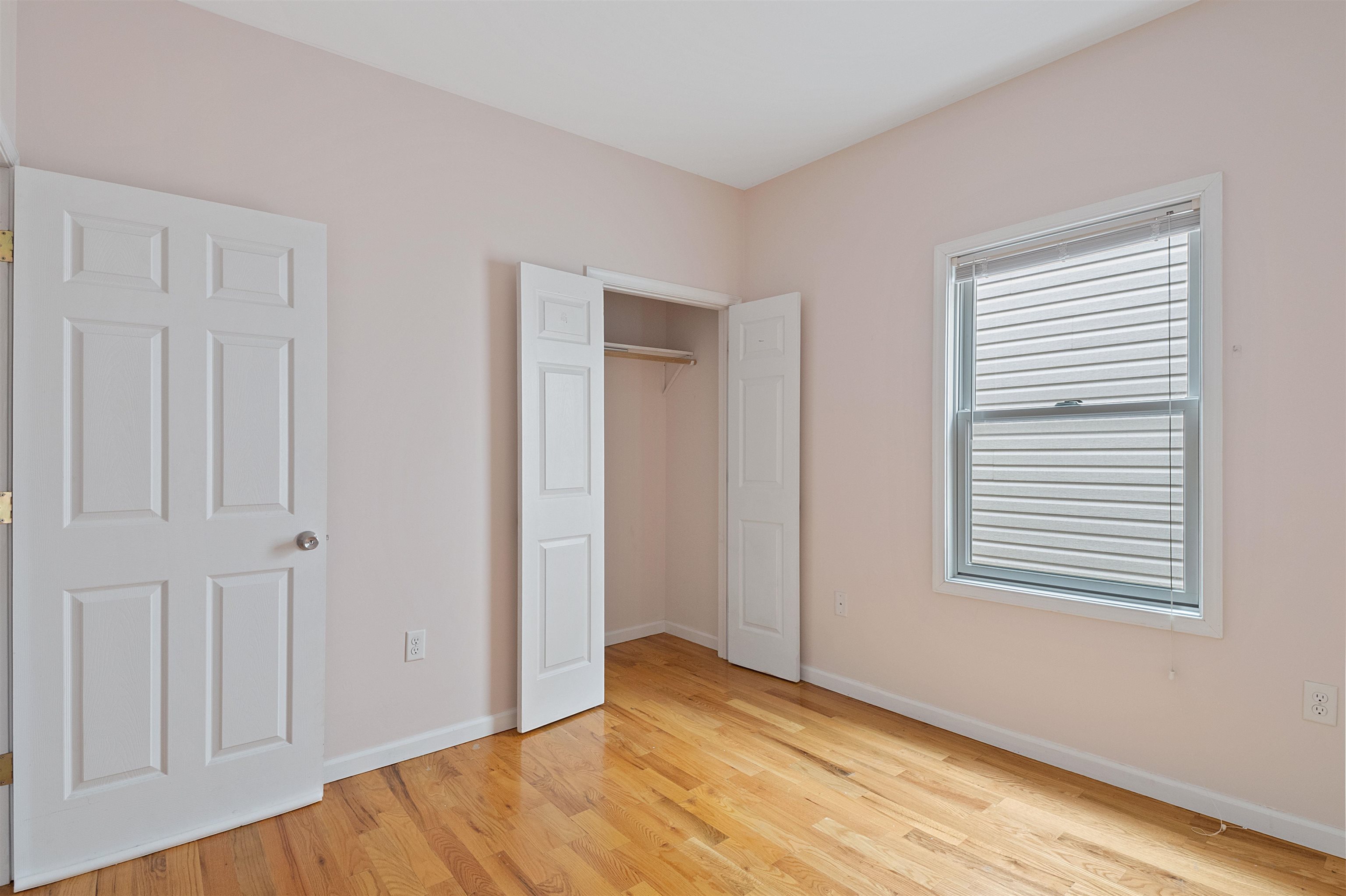 56 LAIDLAW AVE Unit: 2