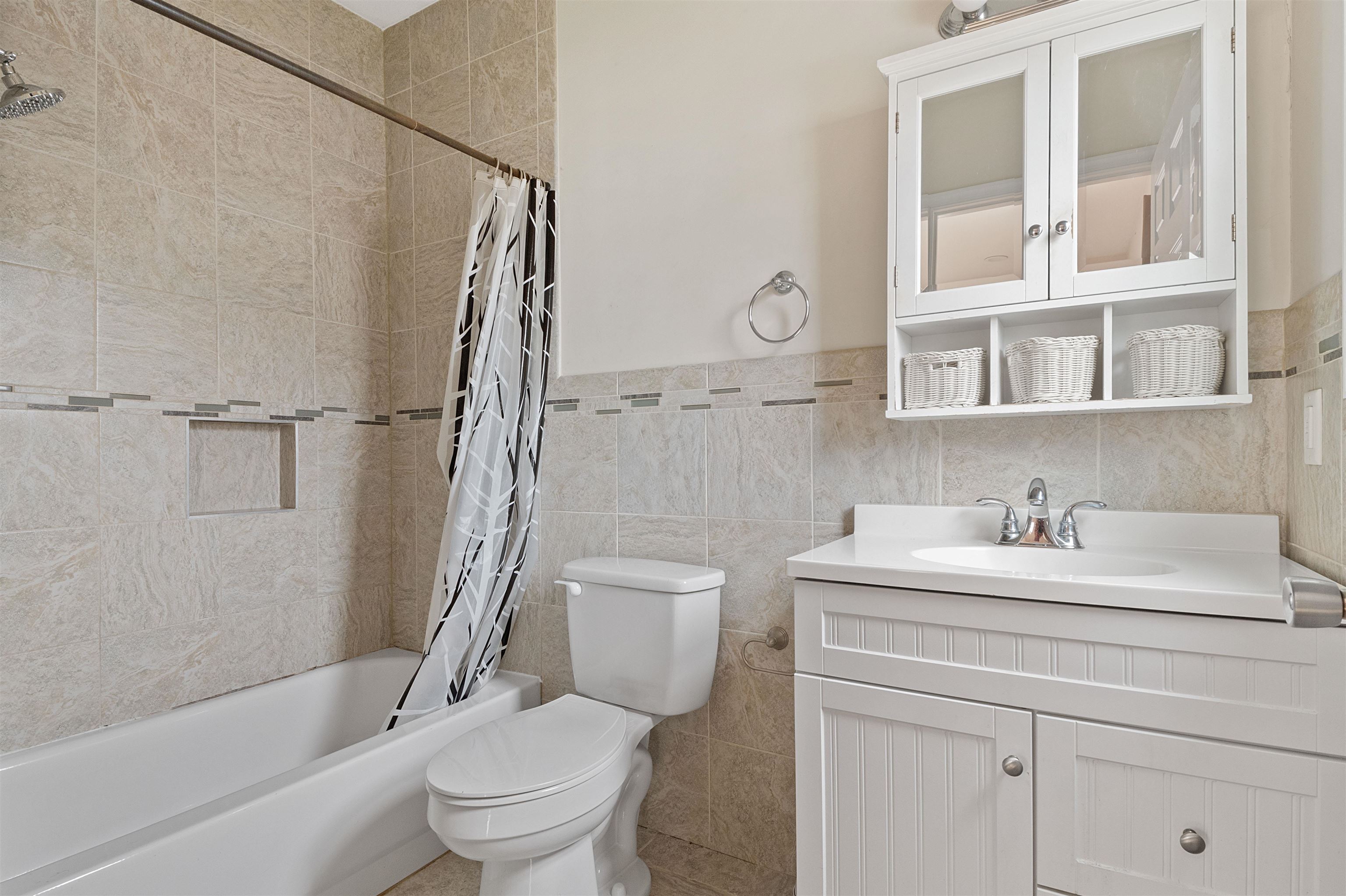 56 LAIDLAW AVE Unit: 2