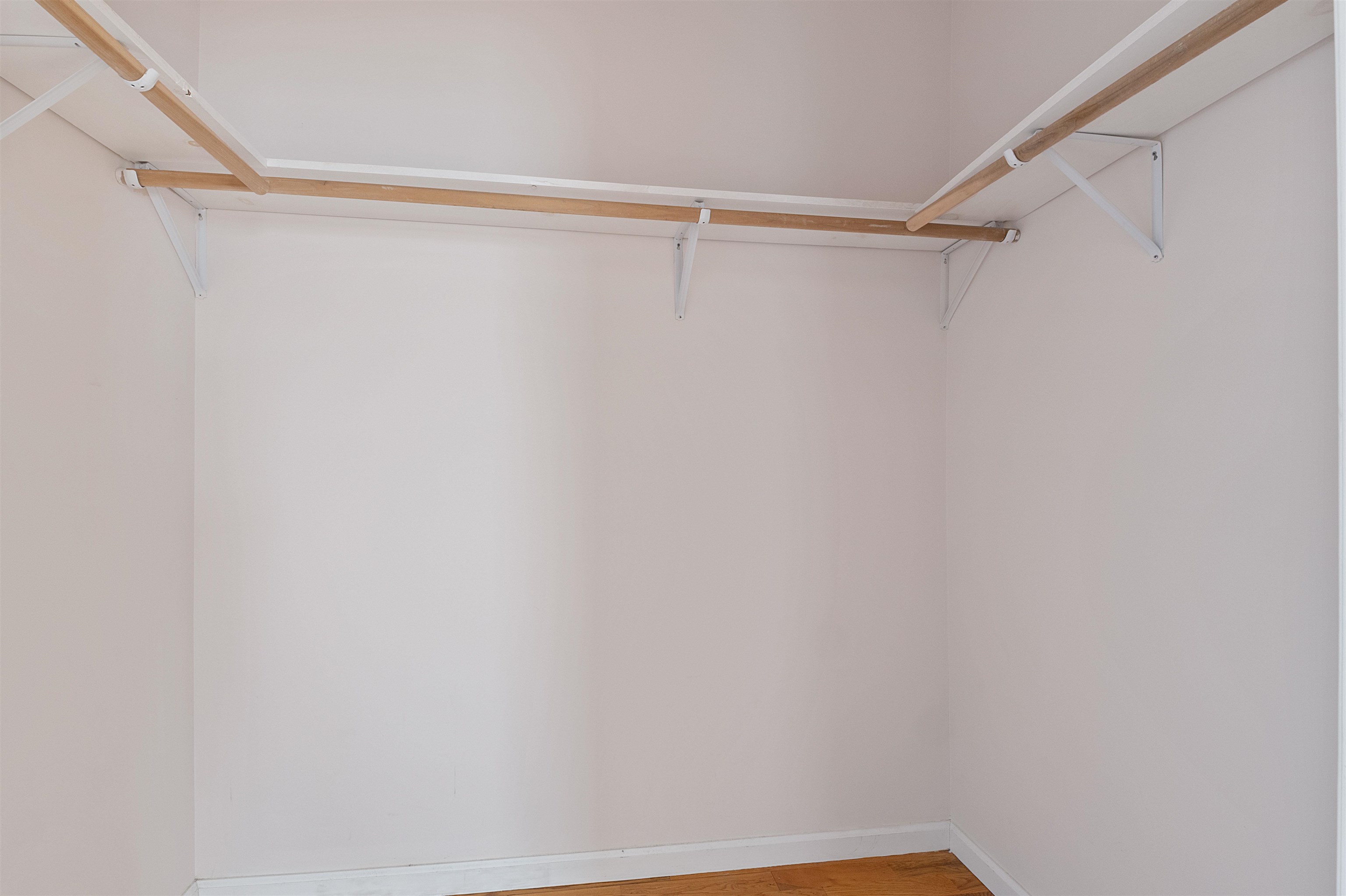 56 LAIDLAW AVE Unit: 2