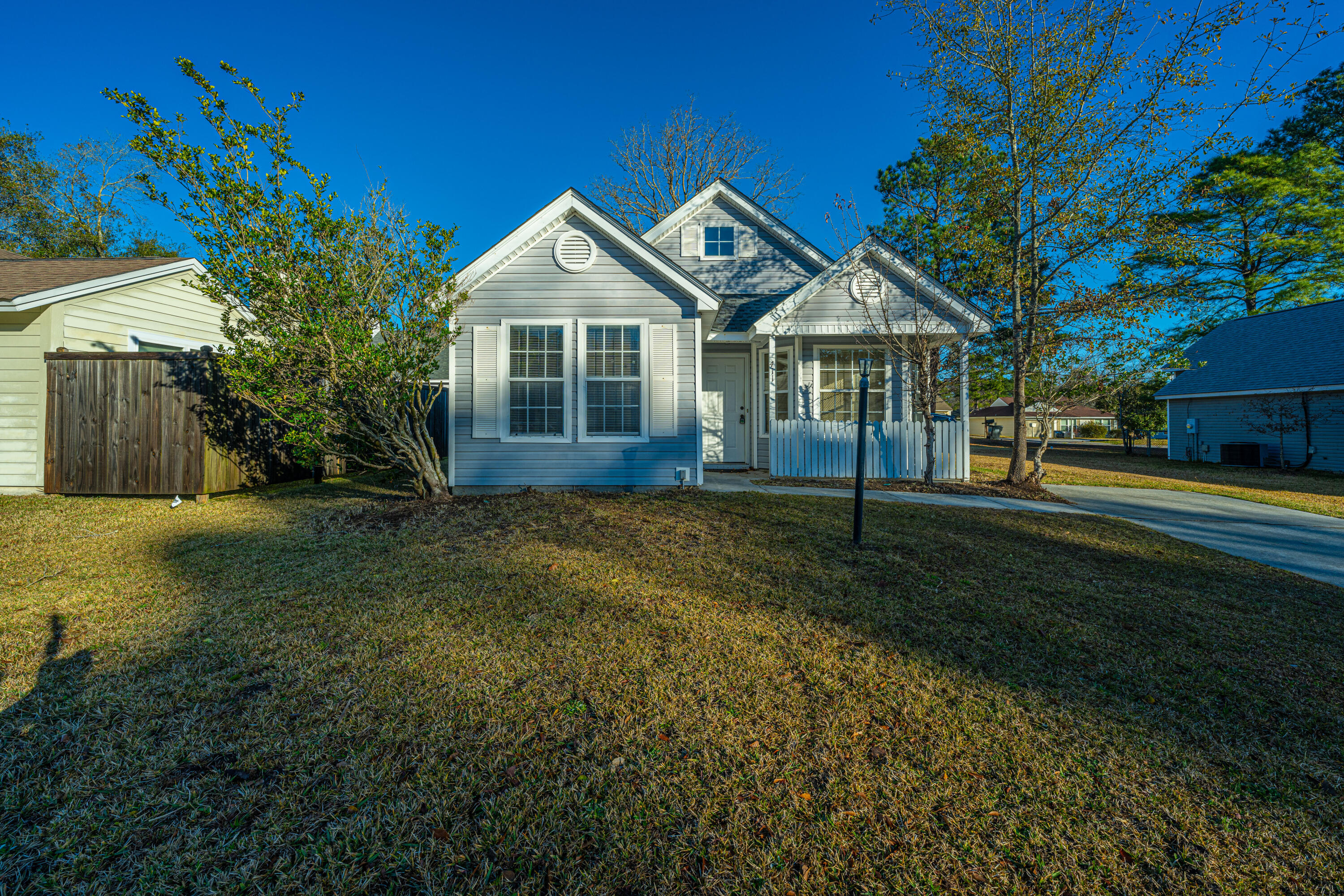 411 Hedge Way