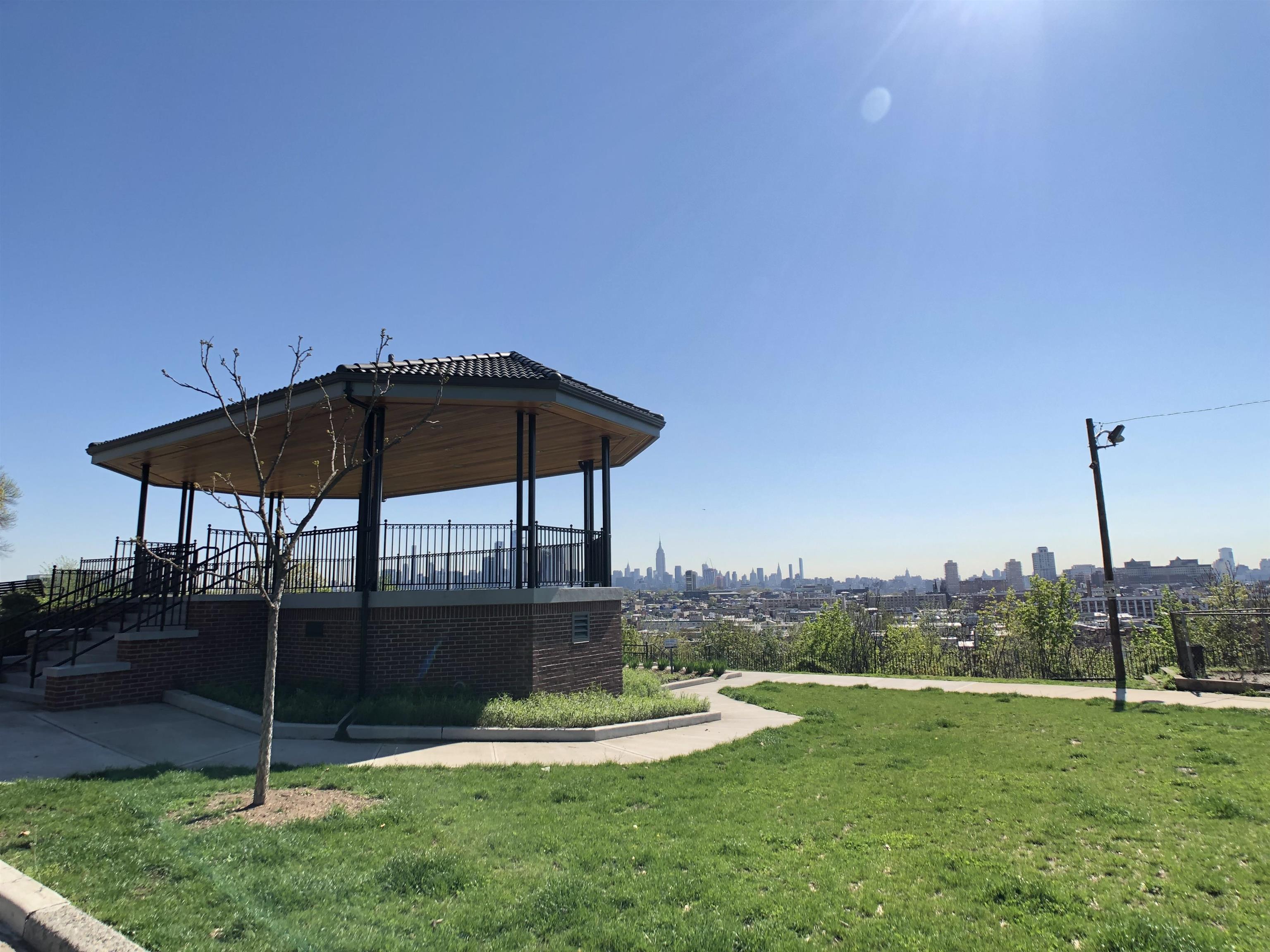 164 OGDEN AVE Unit: 305