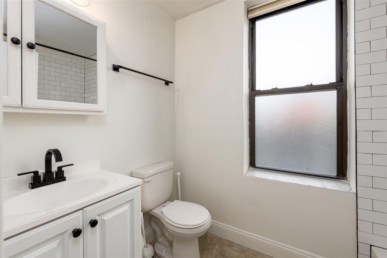 164 OGDEN AVE Unit: 305