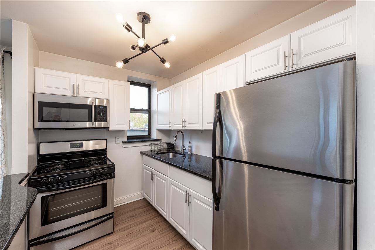 164 OGDEN AVE Unit: 305