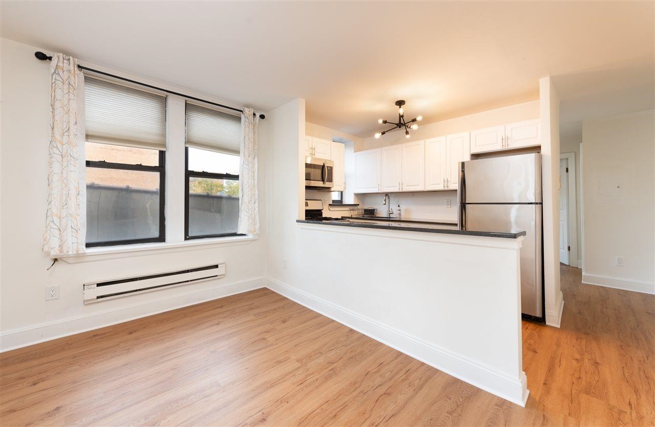 164 OGDEN AVE Unit: 305