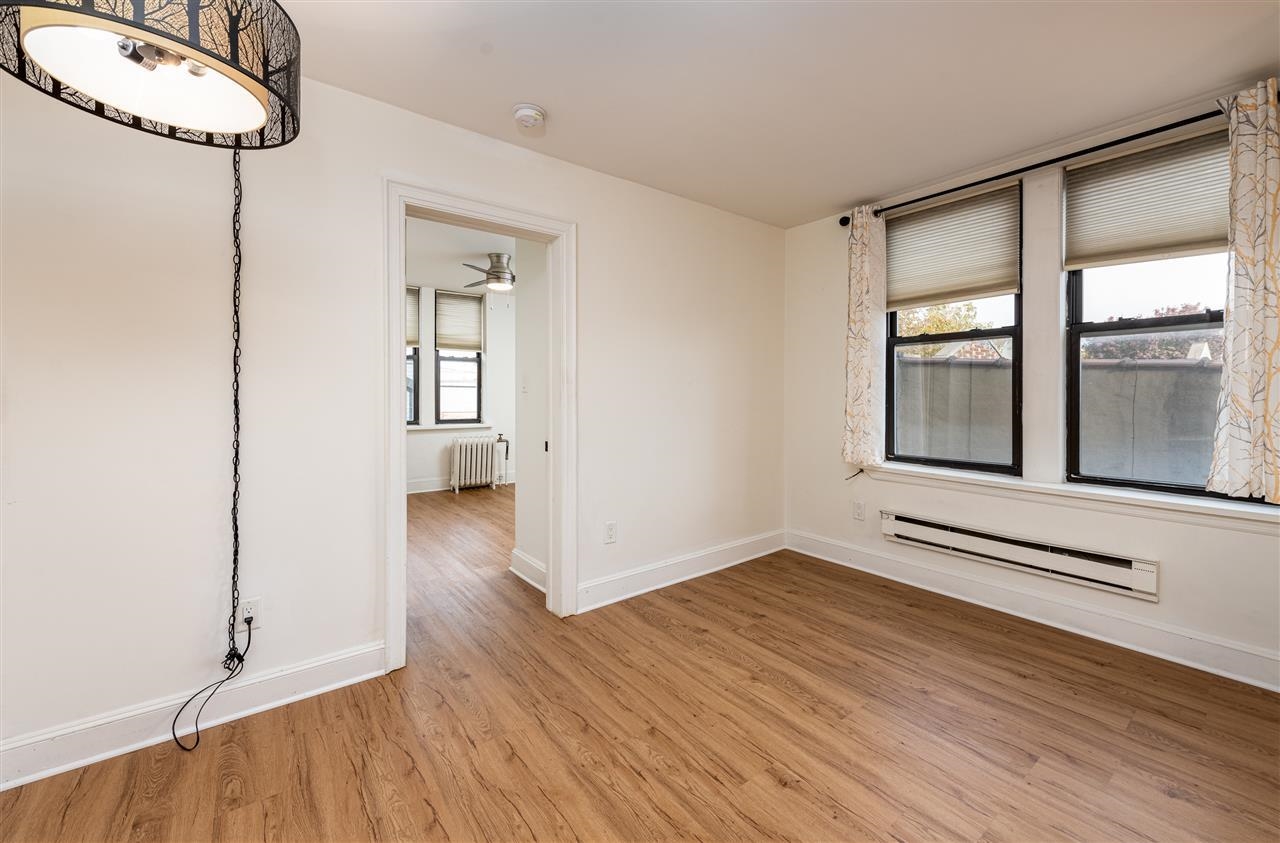 164 OGDEN AVE Unit: 305