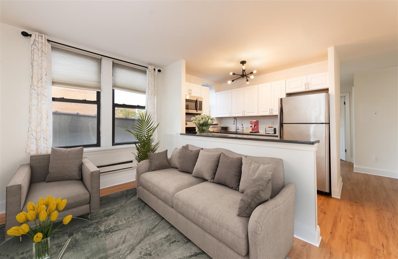 164 OGDEN AVE Unit: 305