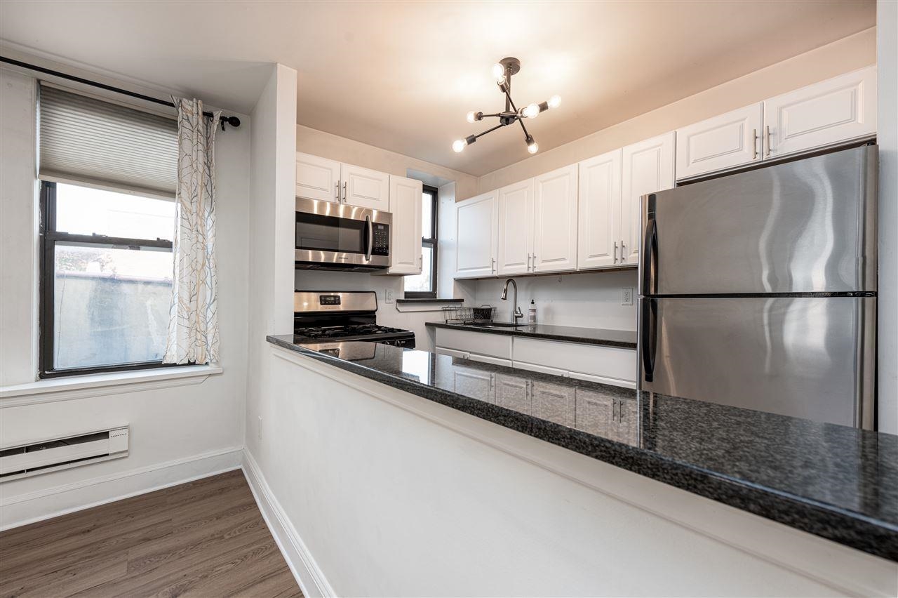 164 OGDEN AVE Unit: 305