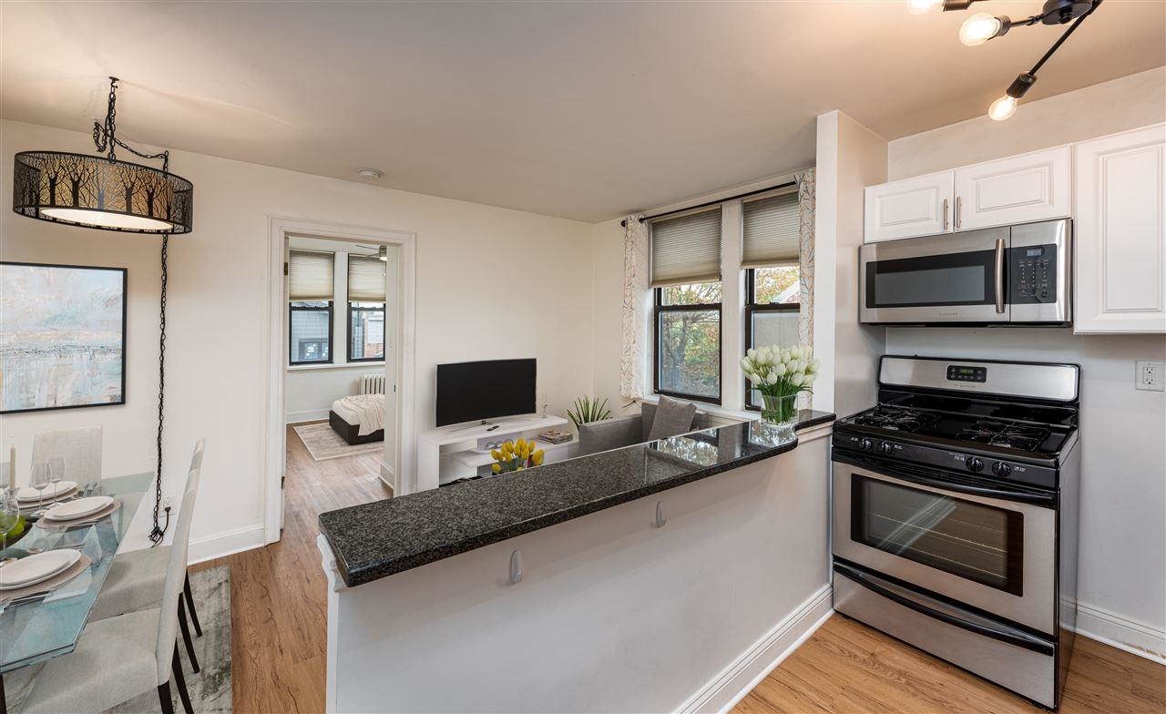 164 OGDEN AVE Unit: 305
