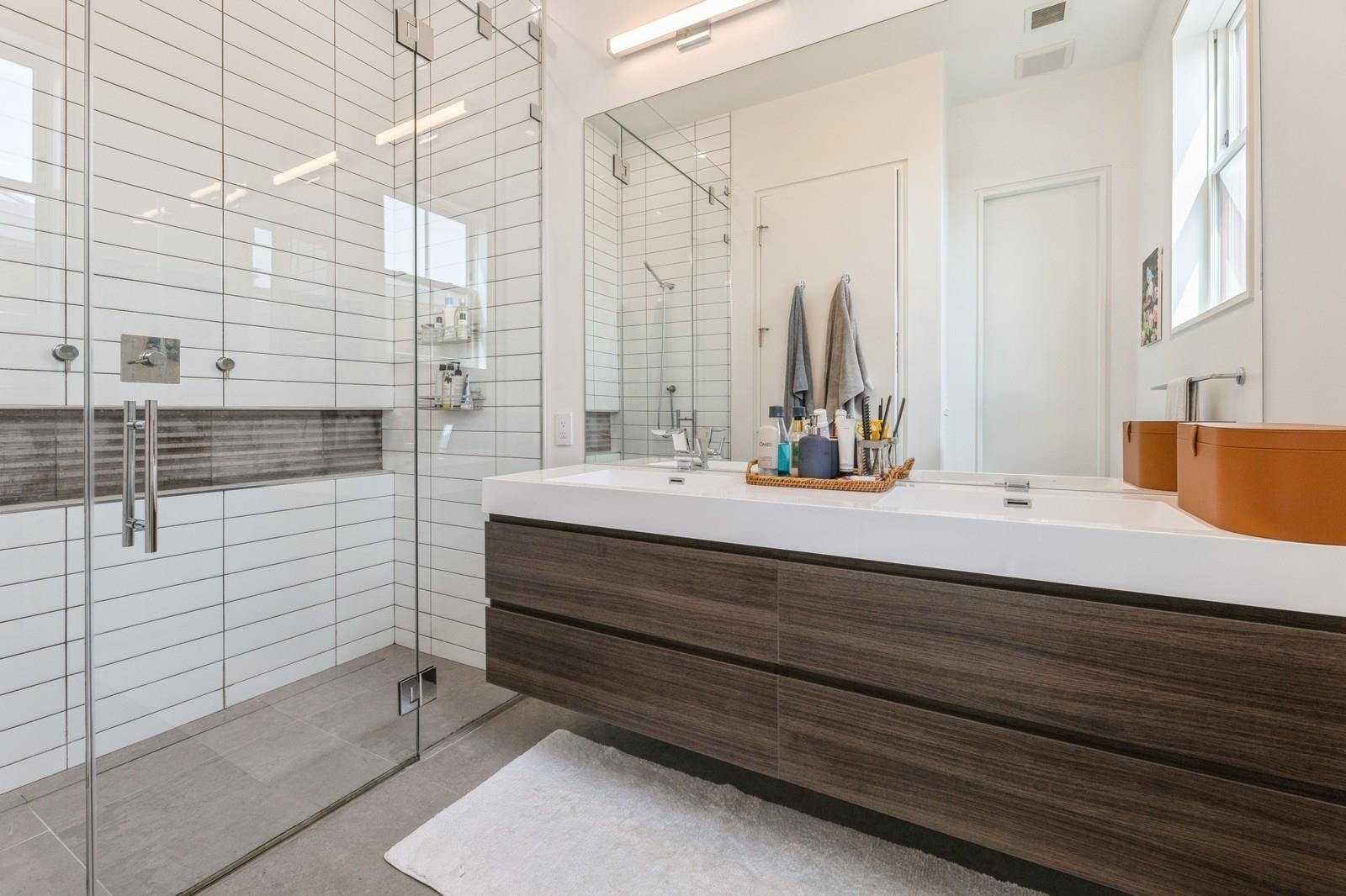 277 2ND ST Unit: 3