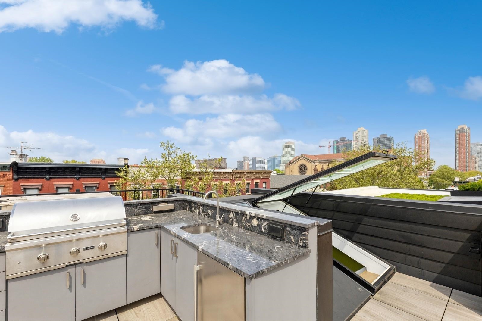 277 2ND ST Unit: 3