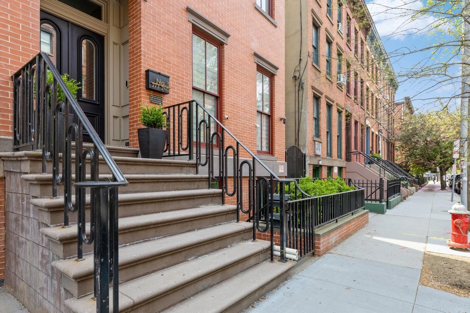 277 2ND ST Unit: 3
