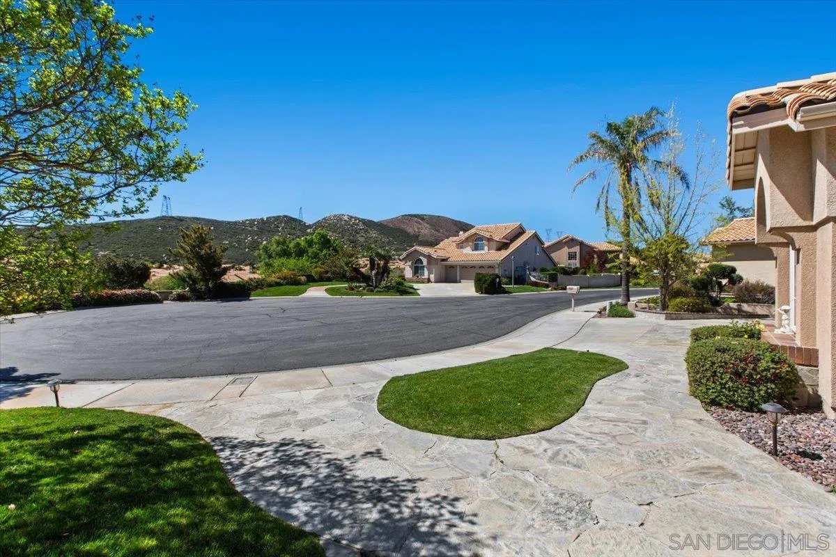 4801 Mission Hills Dr