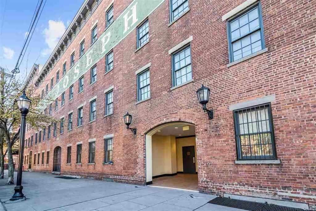 227 CHRISTOPHER COLUMBUS DR Unit: 205B