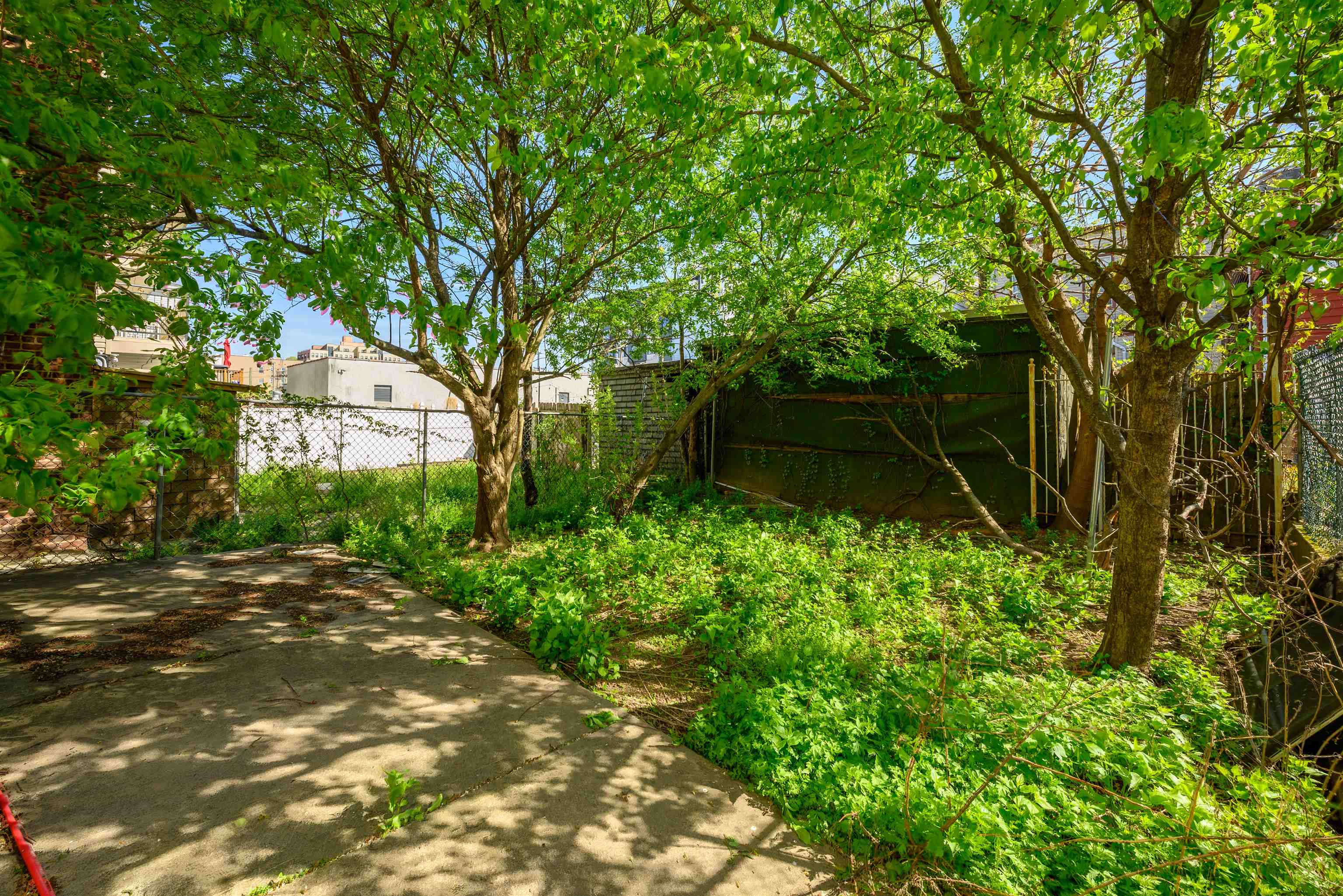 31 LOGAN AVE