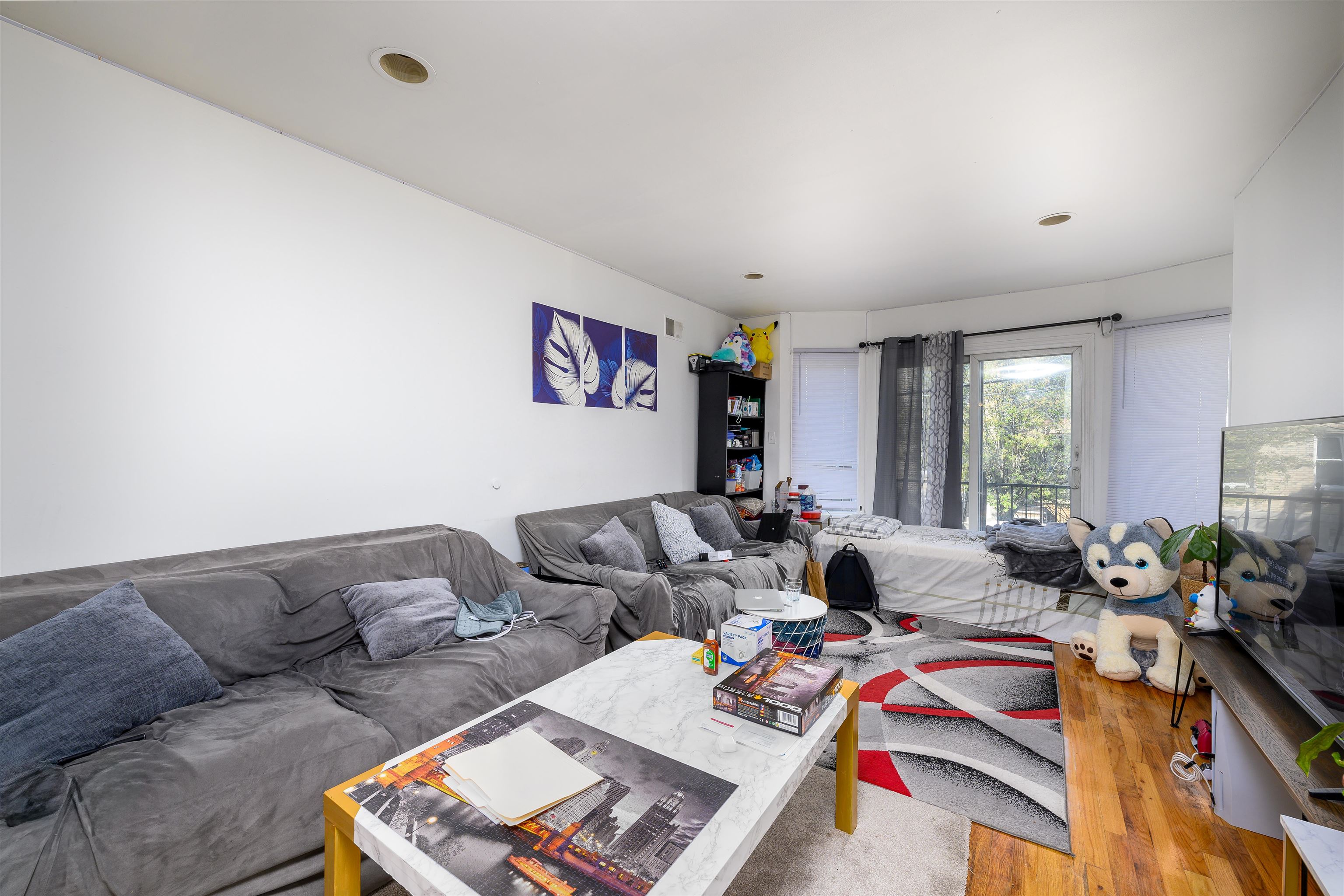 31 LOGAN AVE