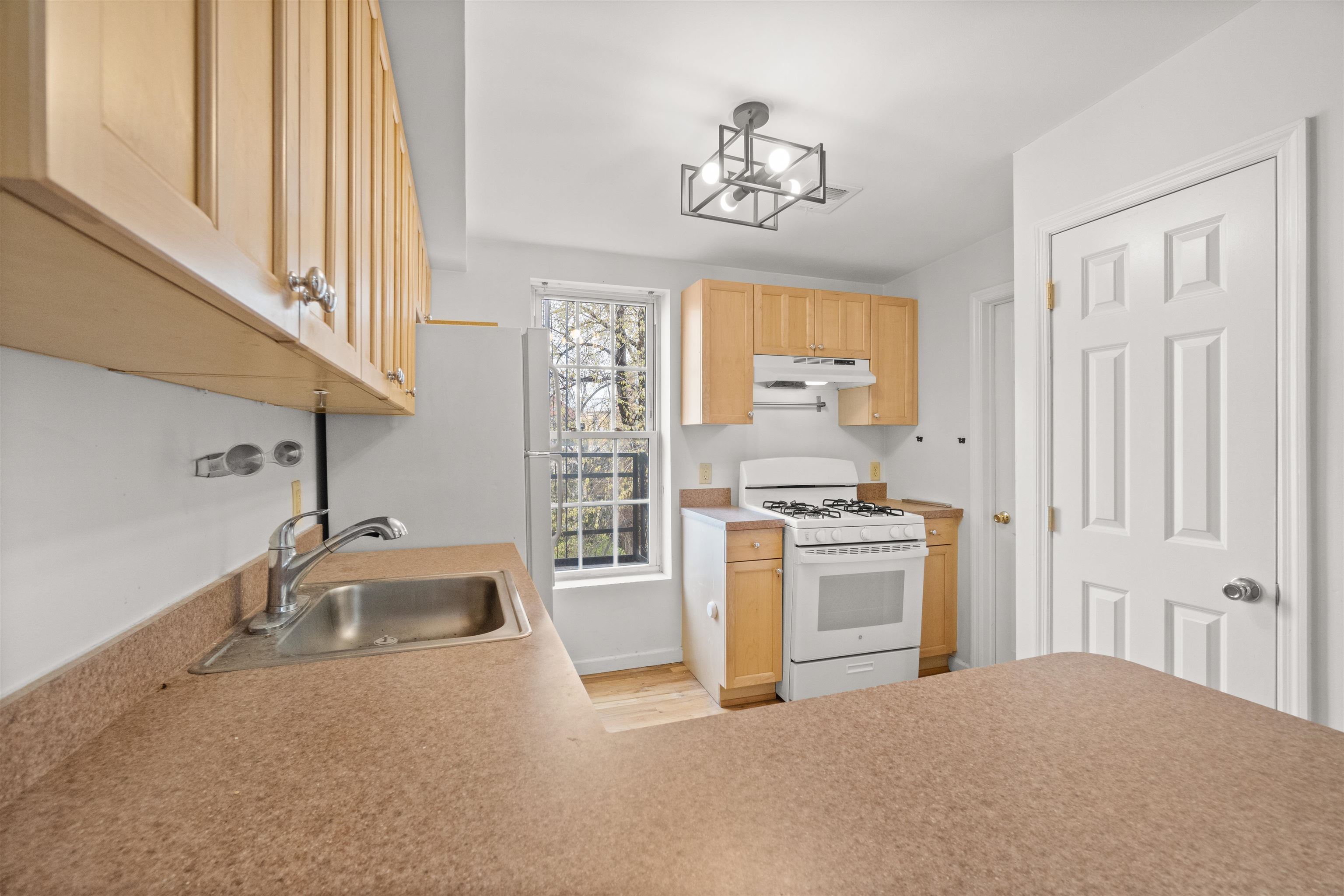 316.5 6TH ST Unit: 3
