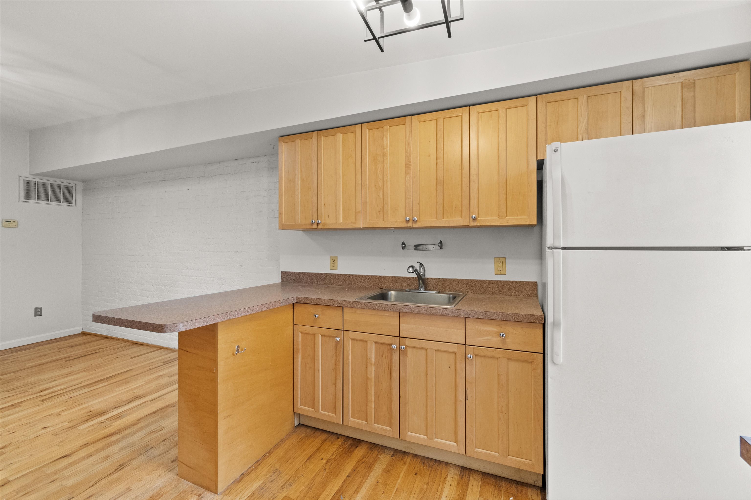 316.5 6TH ST Unit: 3