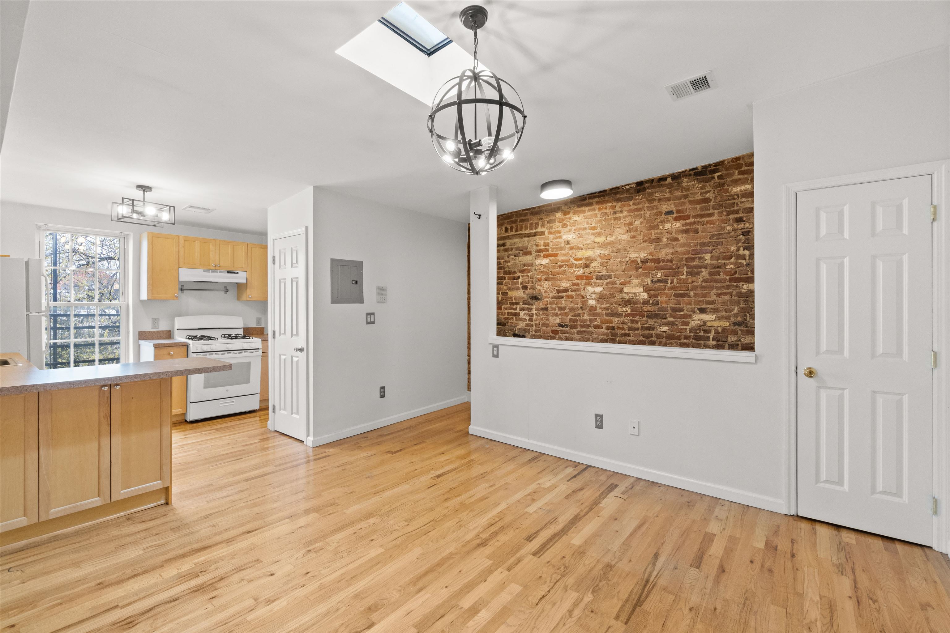 316.5 6TH ST Unit: 3