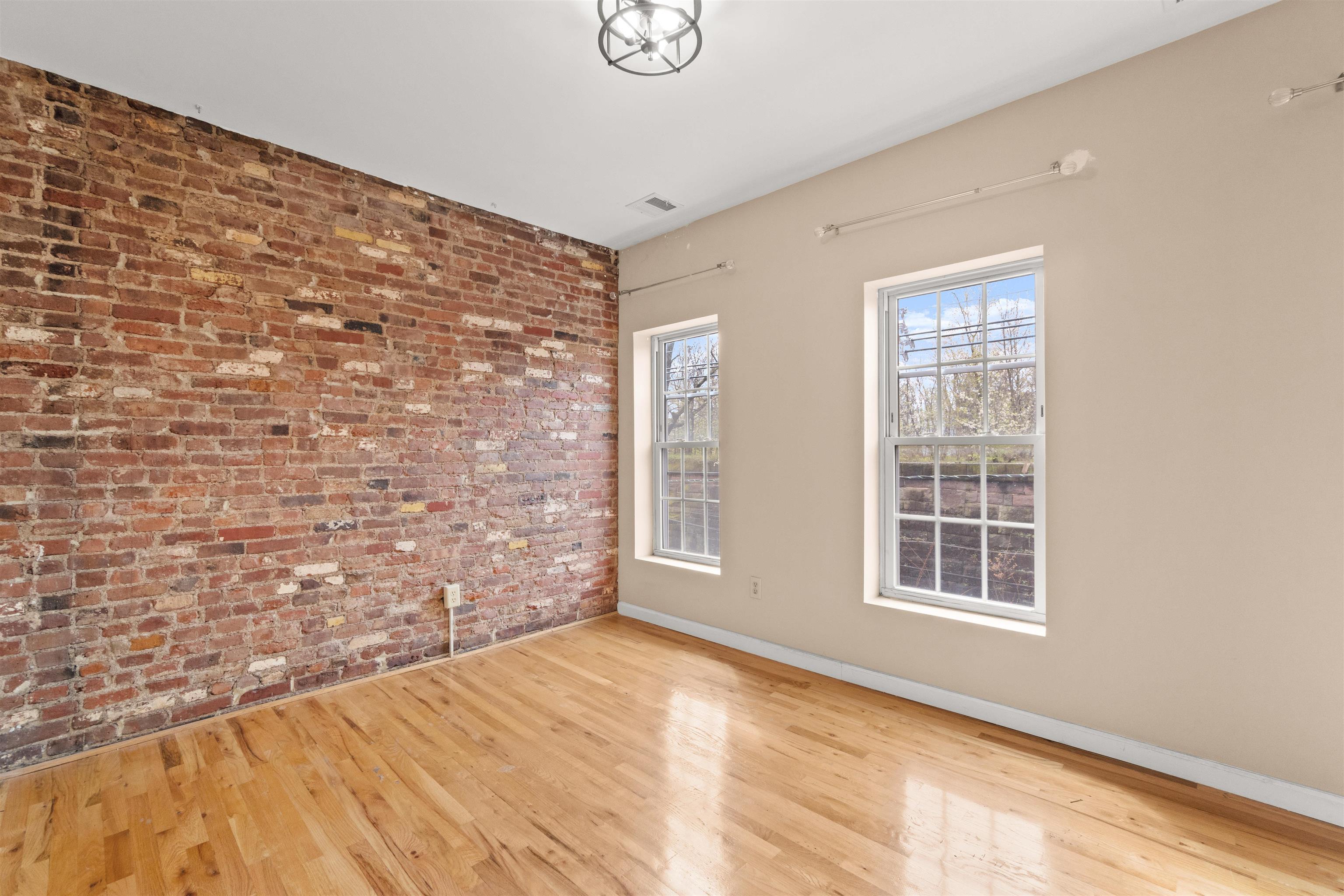 316.5 6TH ST Unit: 3