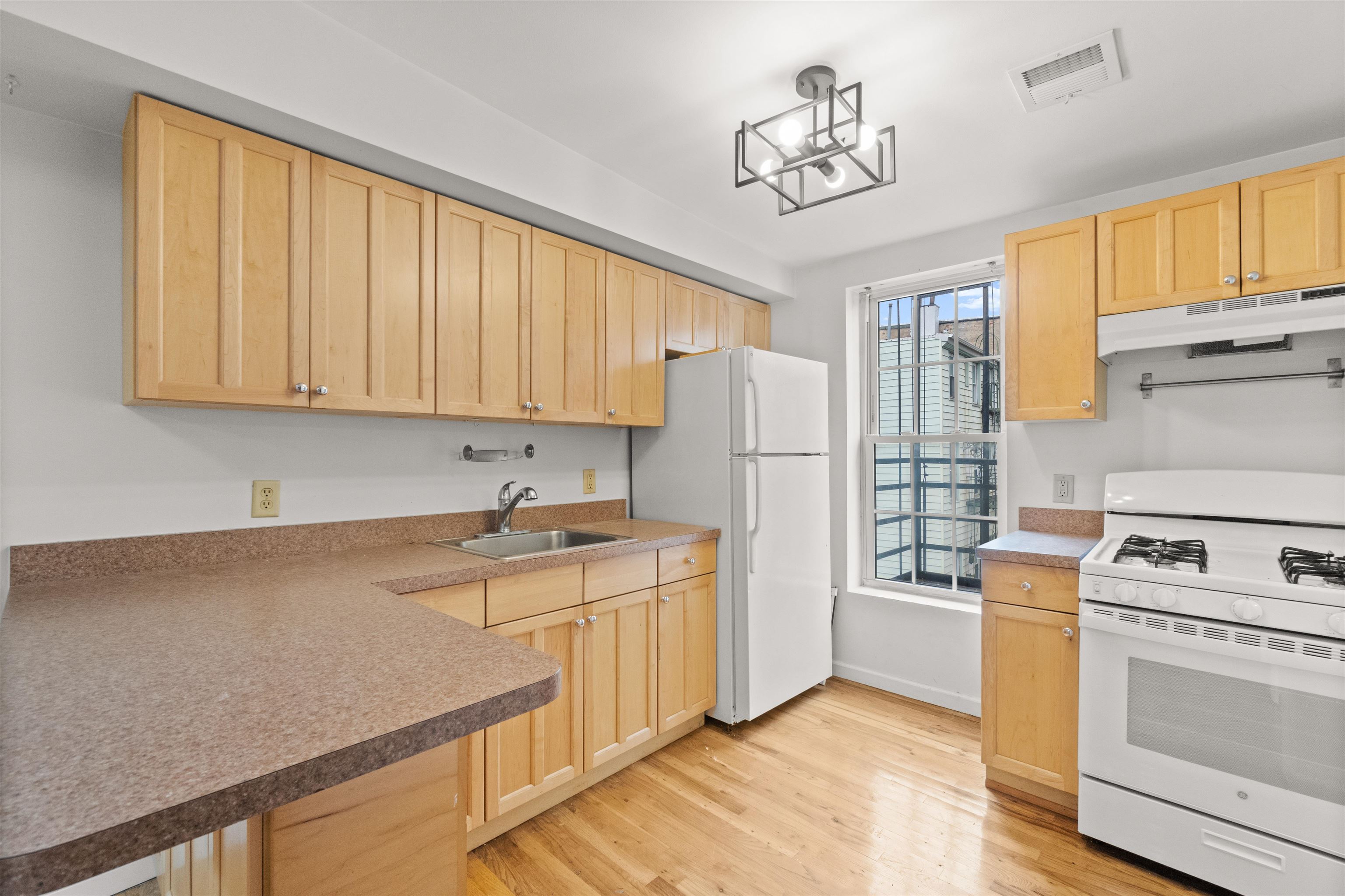 316.5 6TH ST Unit: 3