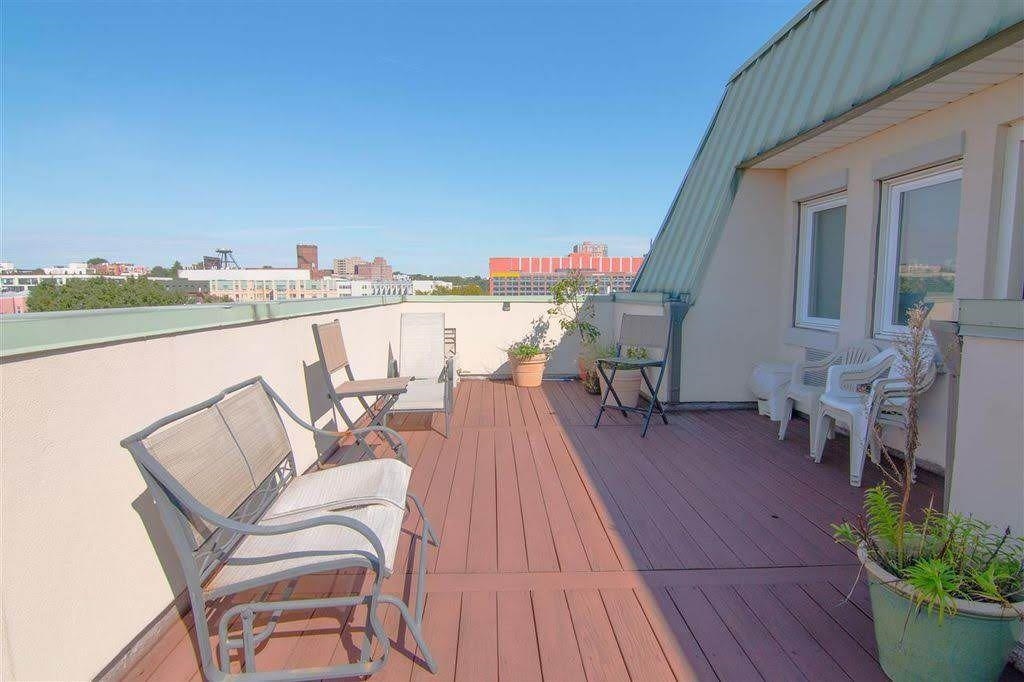 476 MONMOUTH AVE Unit: 205
