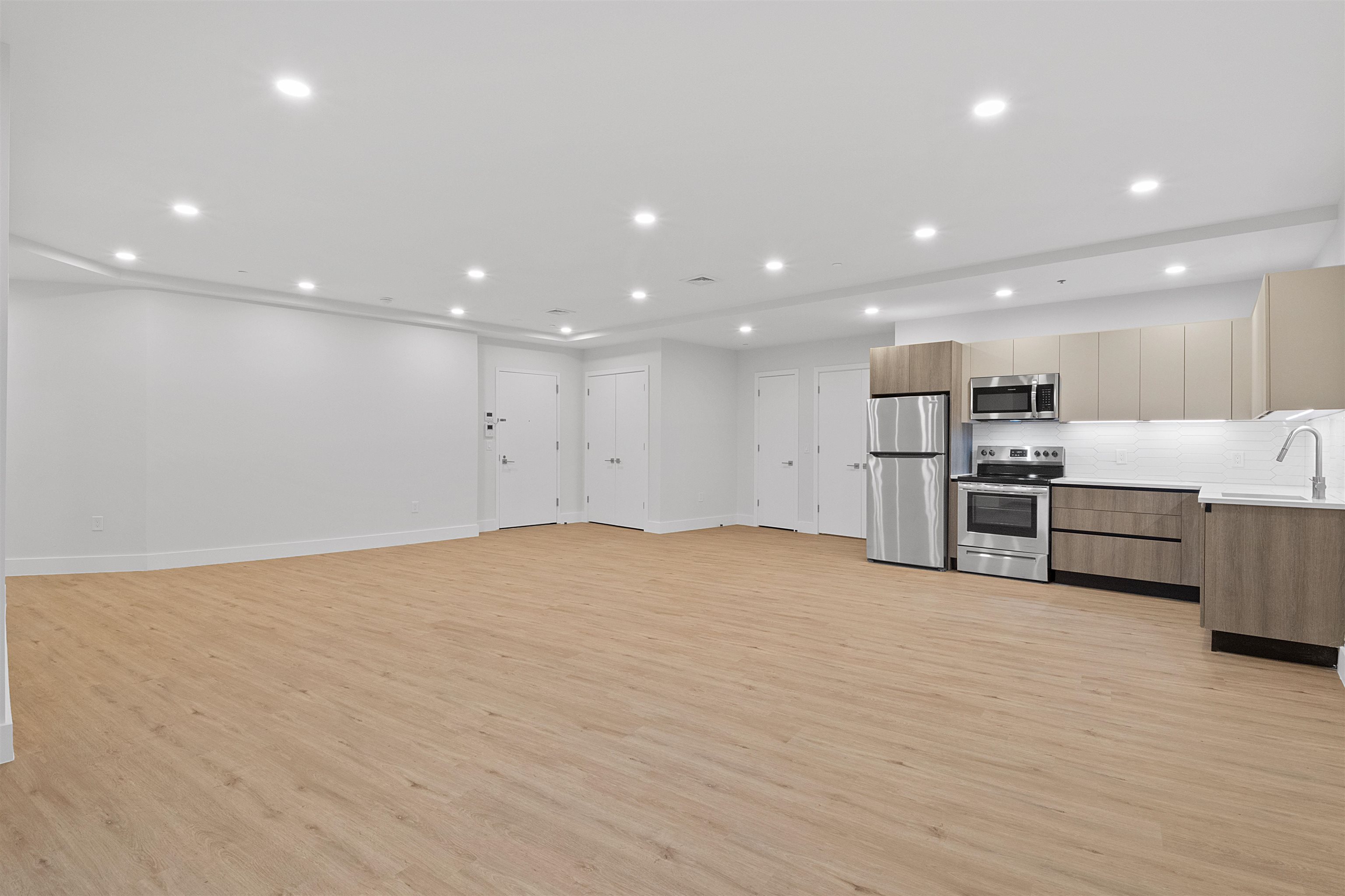 144 SUMMIT AVE Unit: 805