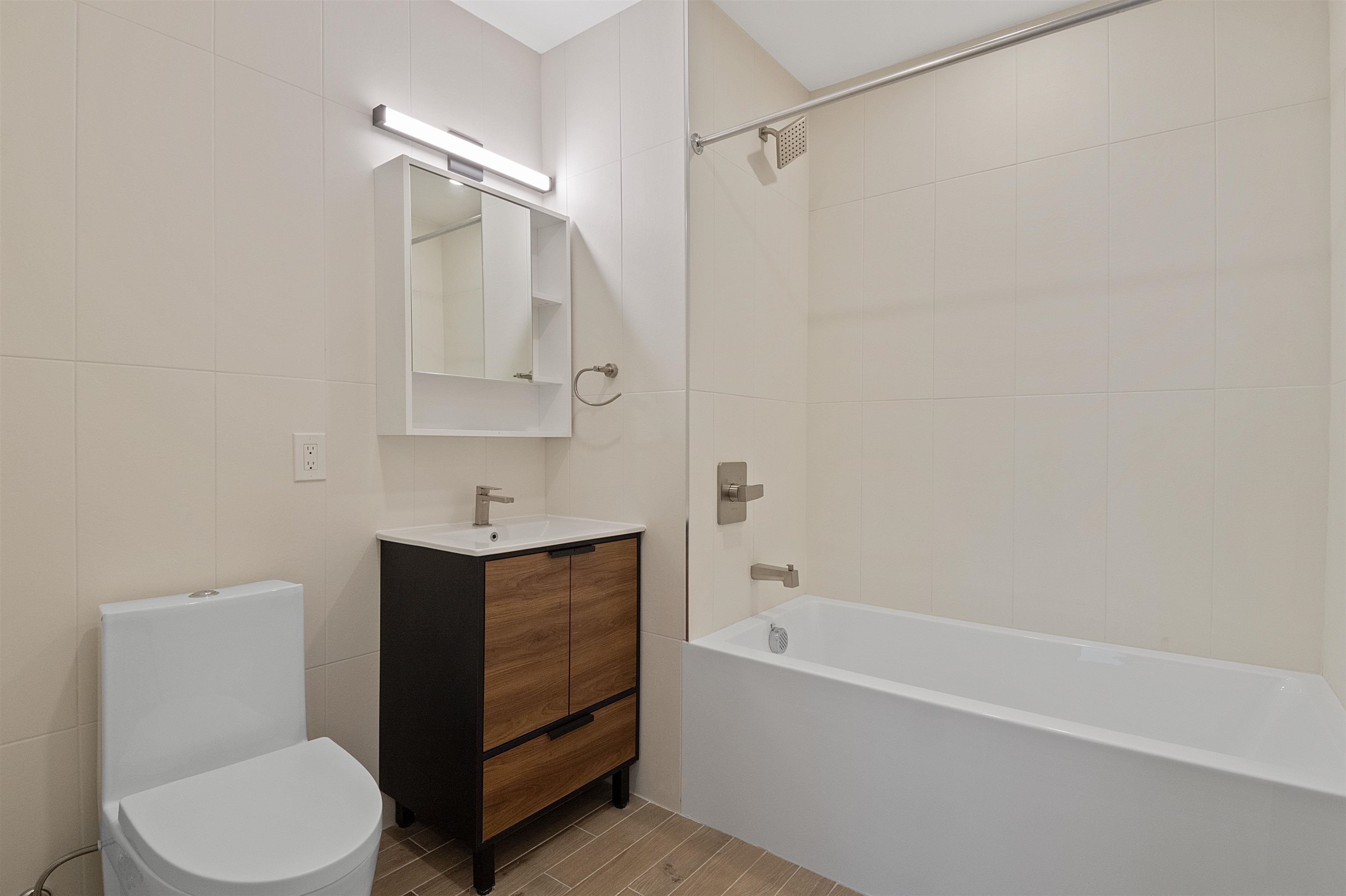 144 SUMMIT AVE Unit: 805