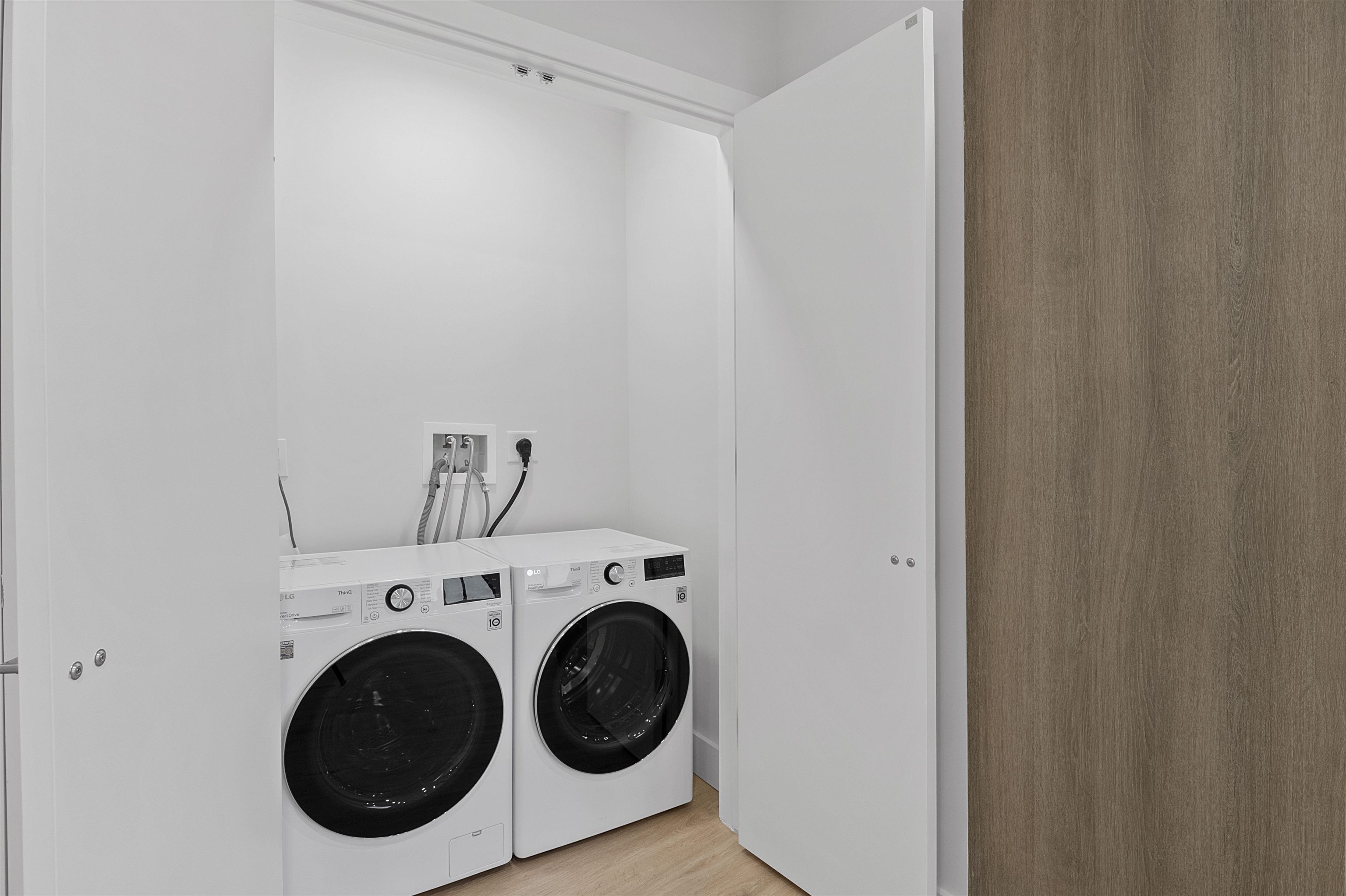 144 SUMMIT AVE Unit: 805