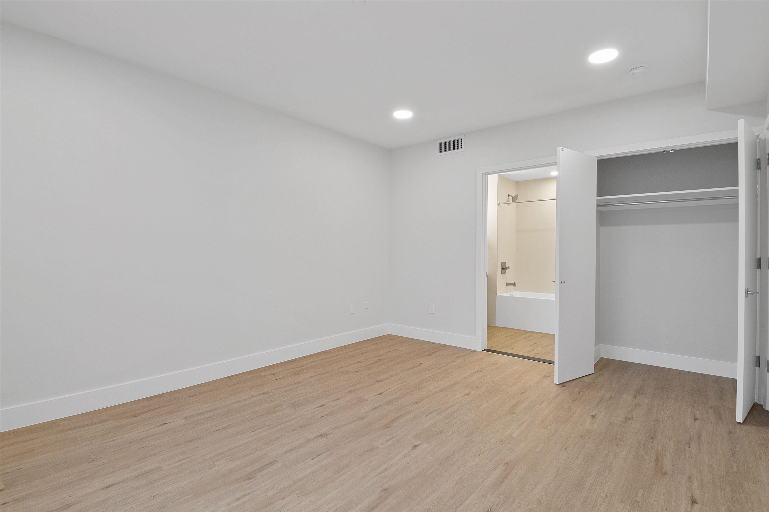 144 SUMMIT AVE Unit: 805