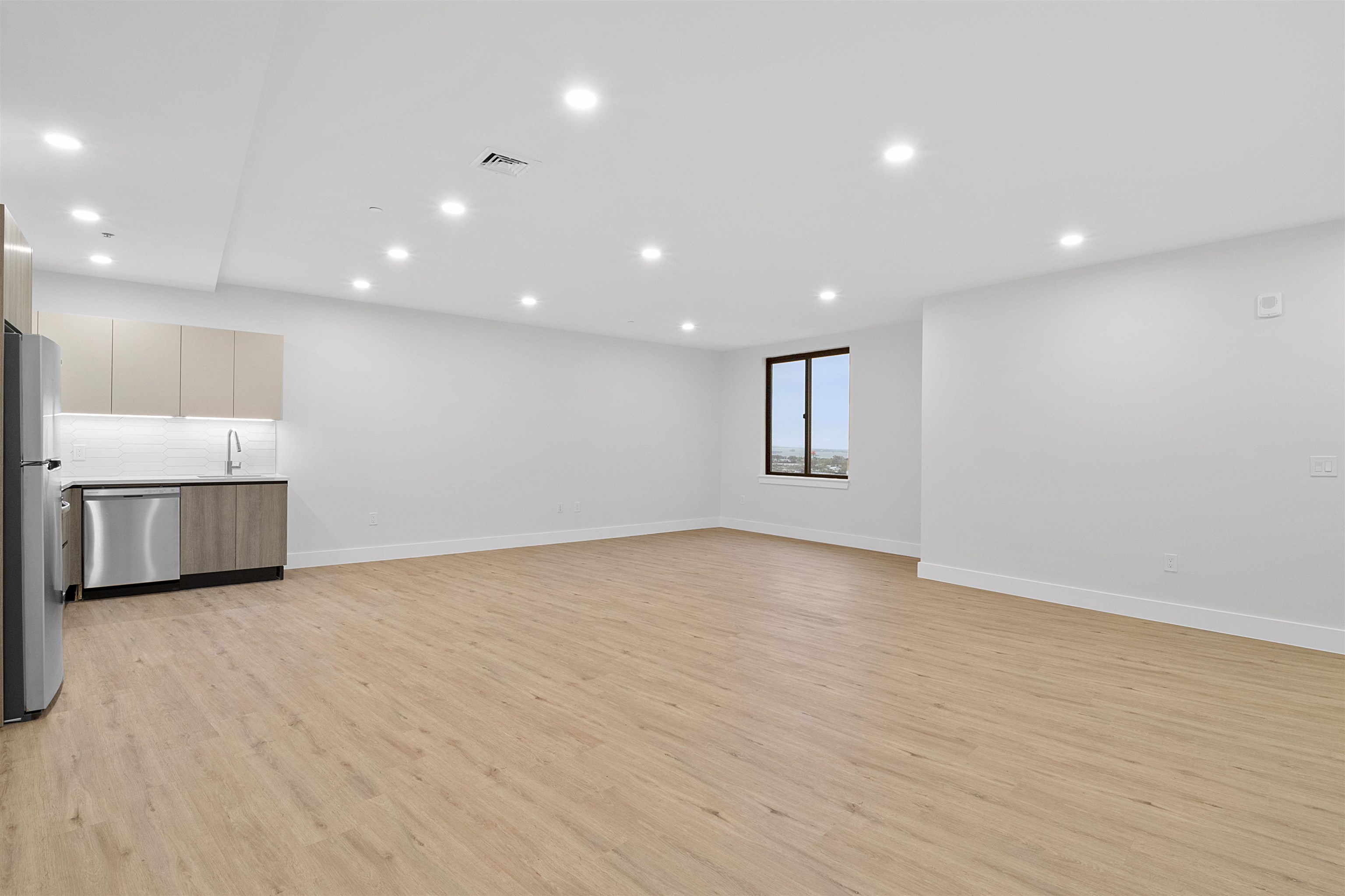 144 SUMMIT AVE Unit: 805