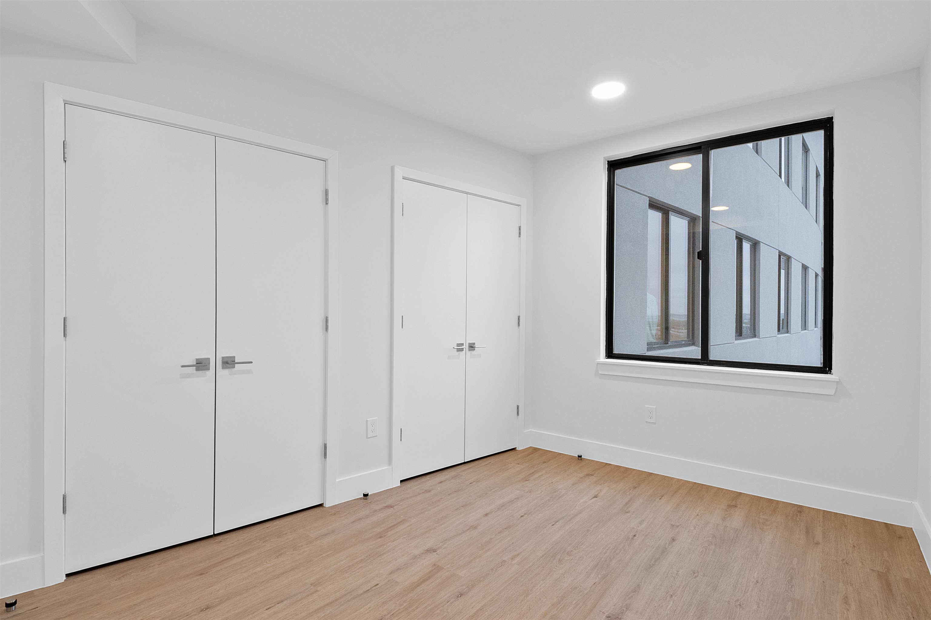 144 SUMMIT AVE Unit: 805