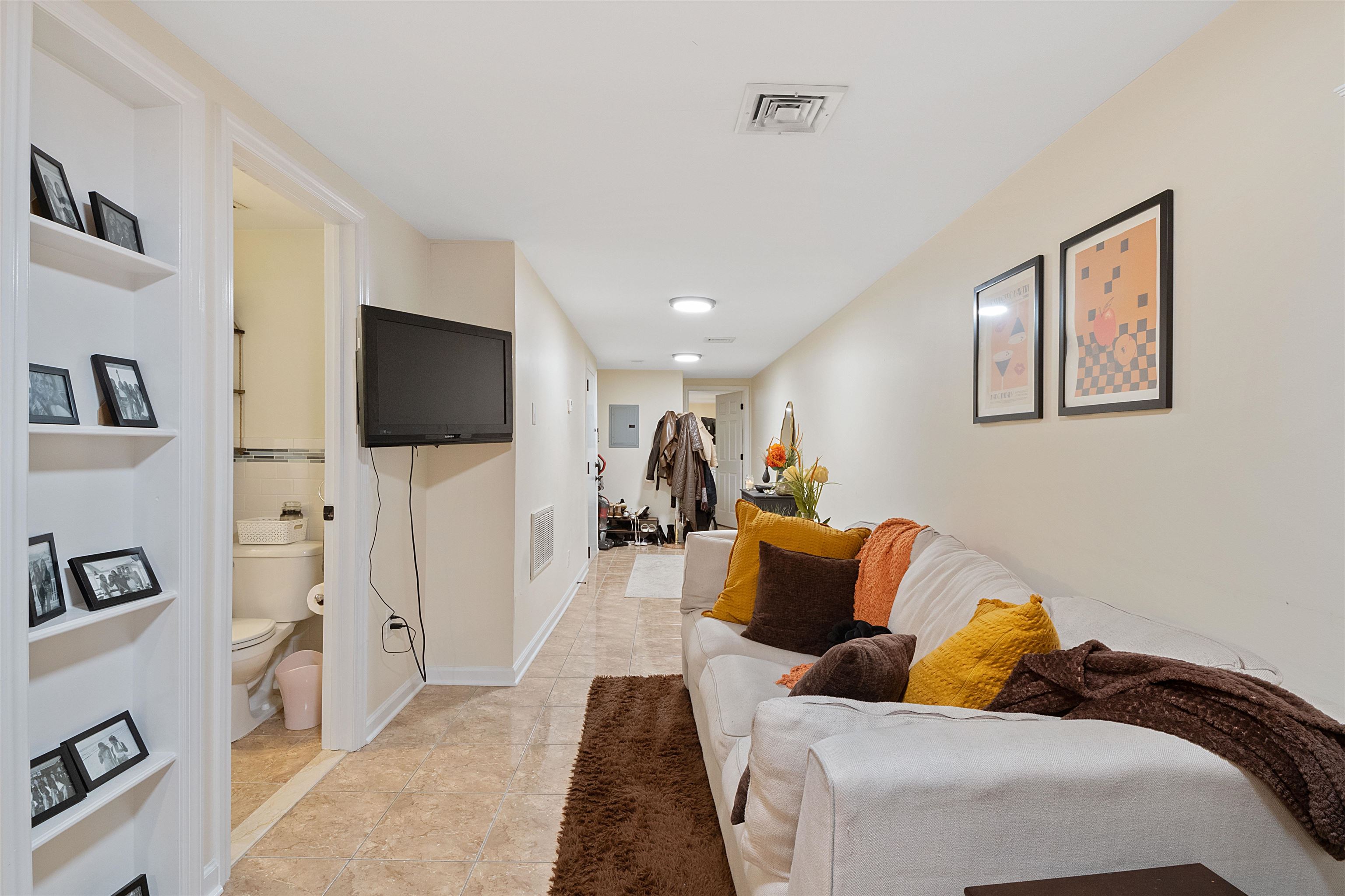 461 1ST ST Unit: 1R
