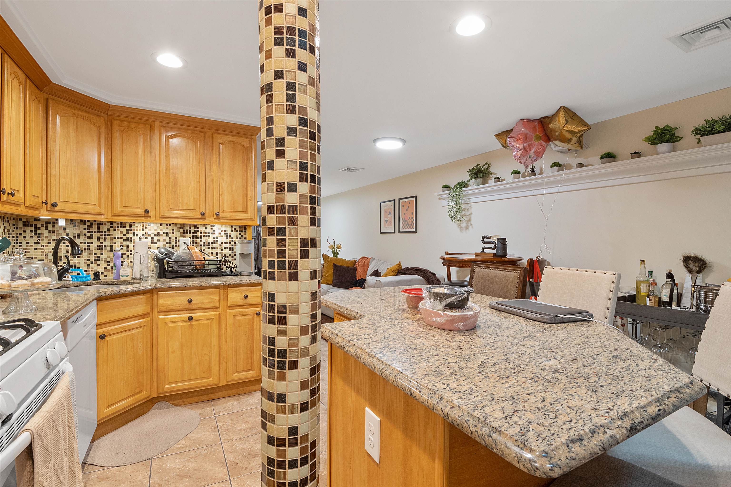 461 1ST ST Unit: 1R