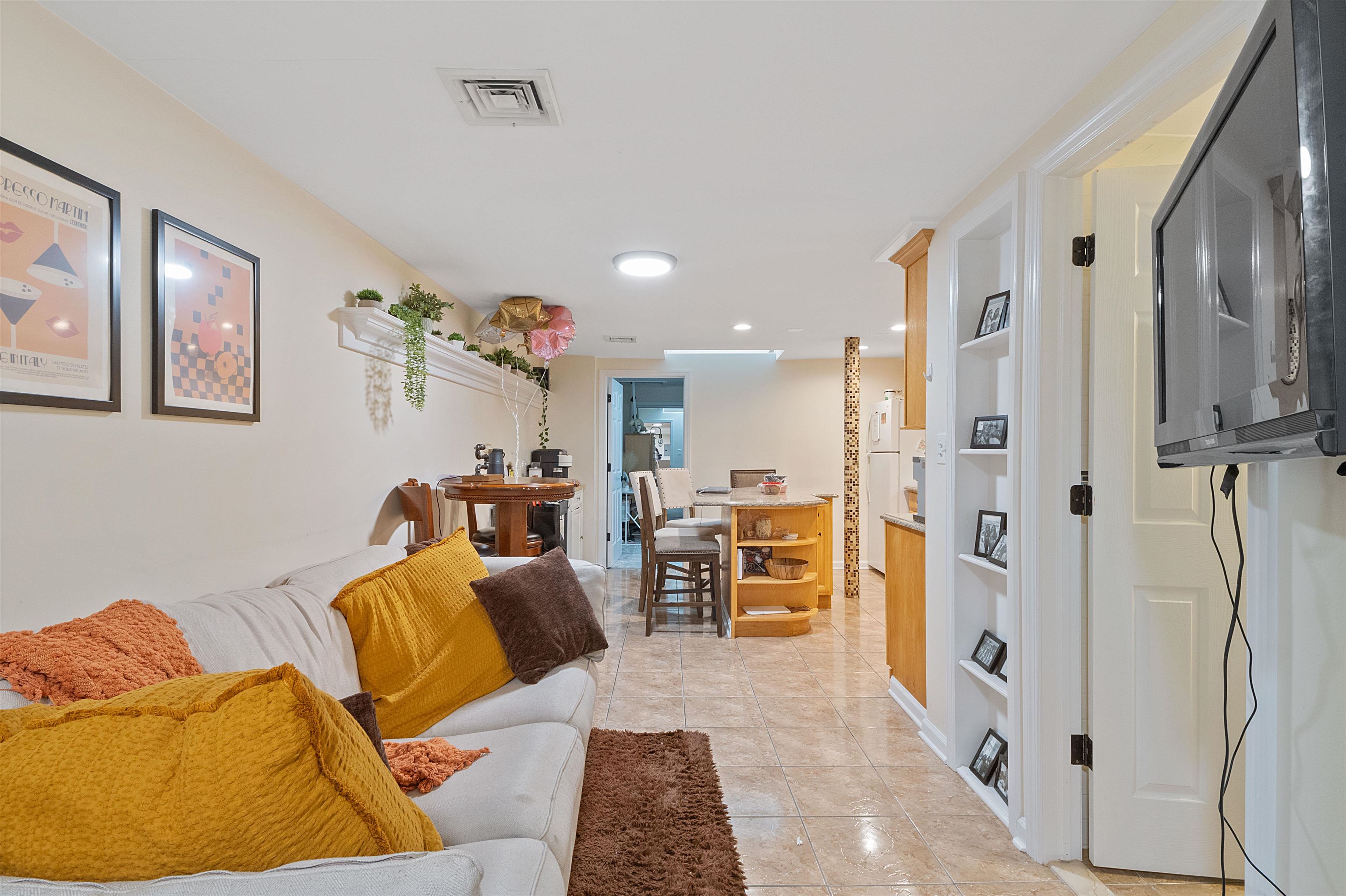 461 1ST ST Unit: 1R