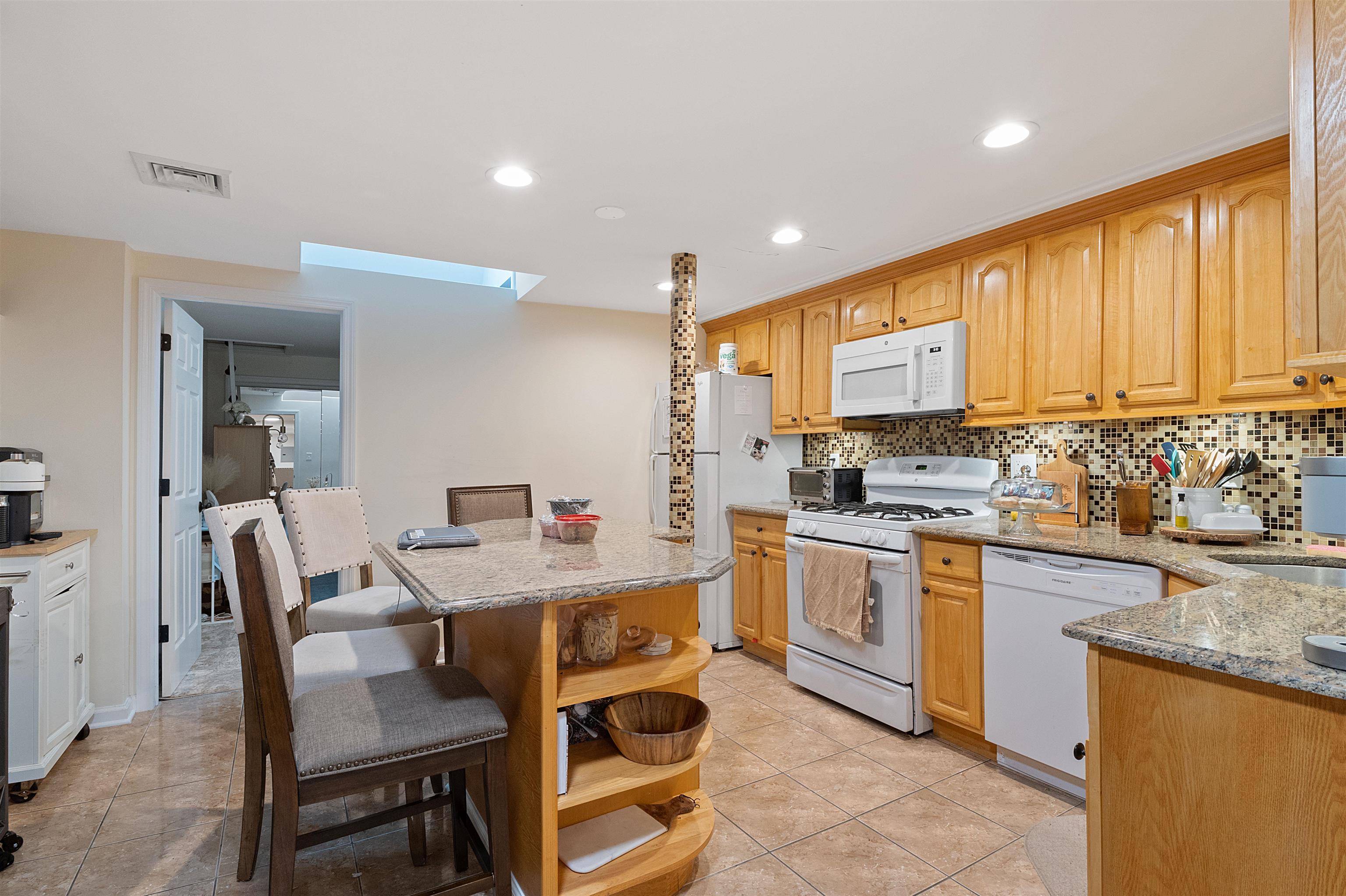 461 1ST ST Unit: 1R