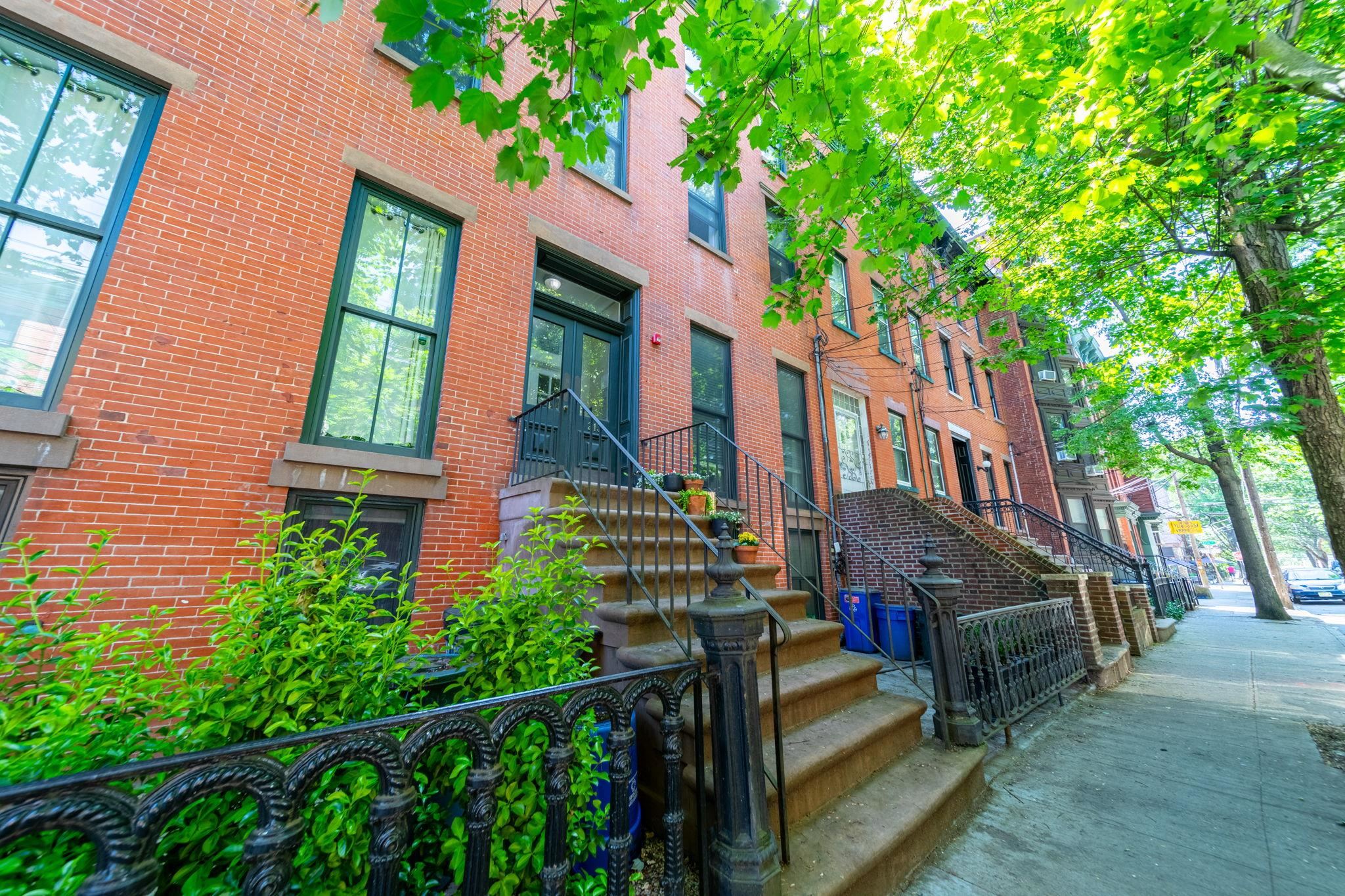 213 7TH ST Unit: 3