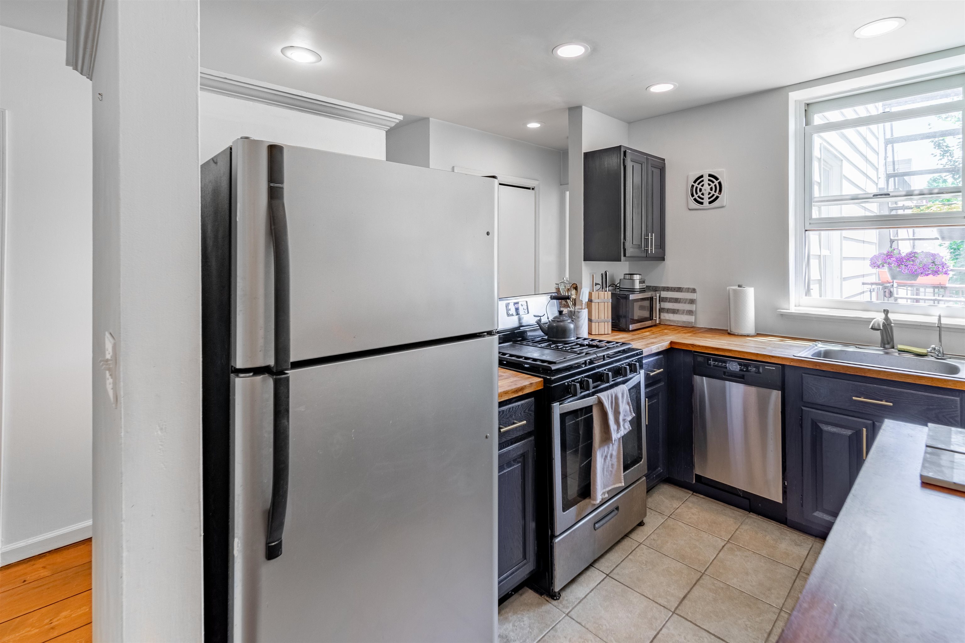 213 7TH ST Unit: 3