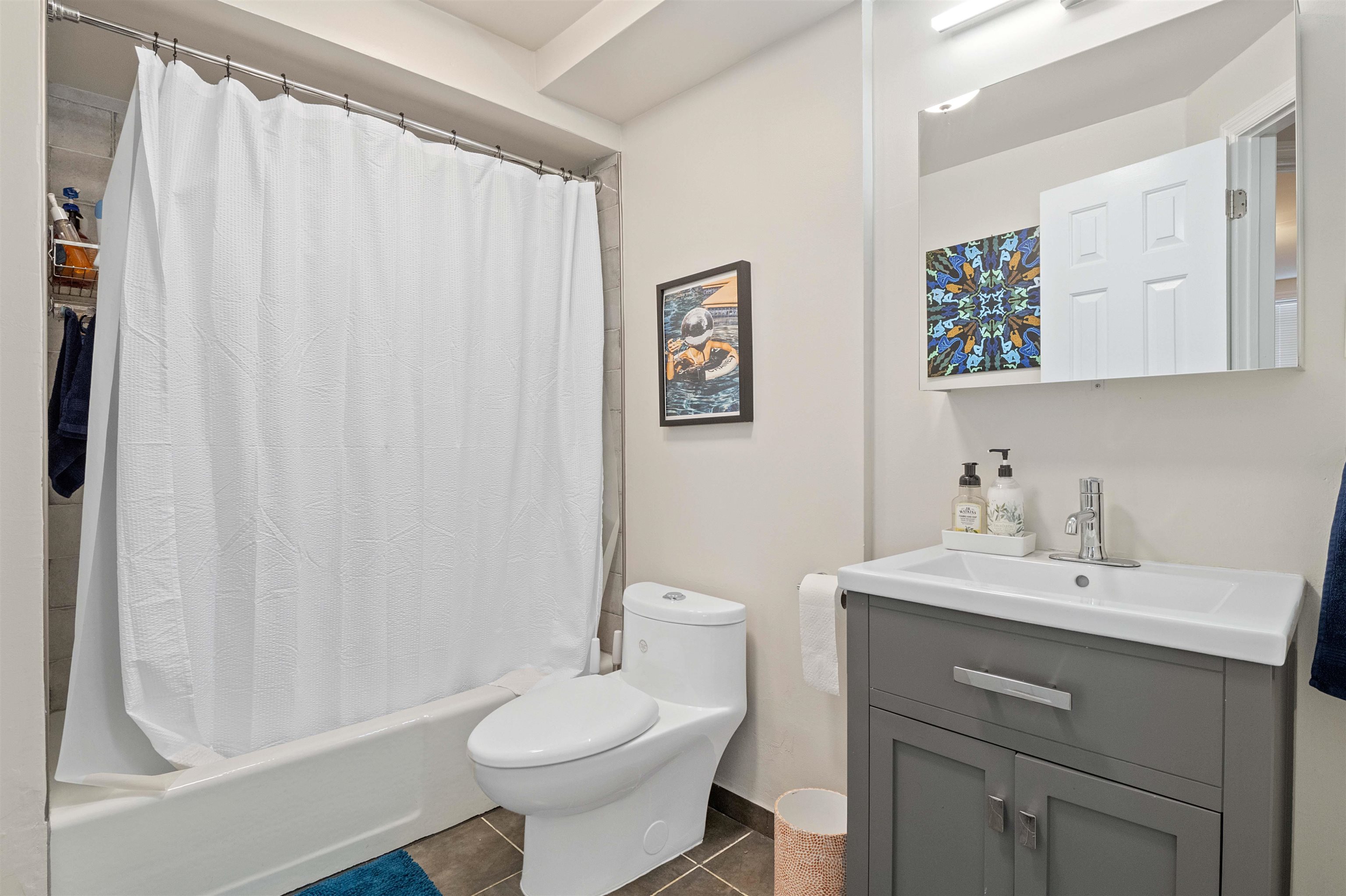 98 BRIGHT ST Unit: 1G
