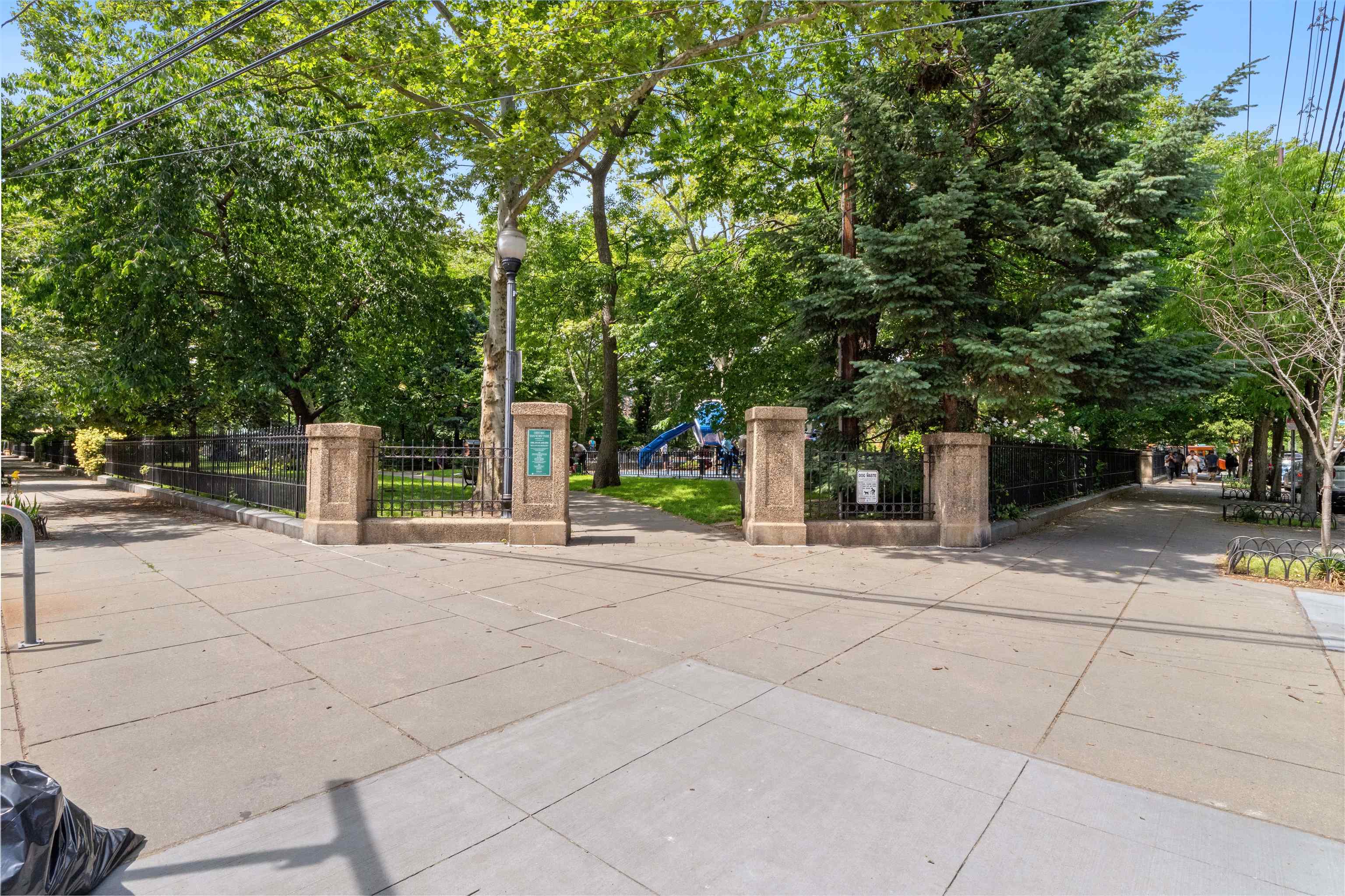 98 BRIGHT ST Unit: 1G