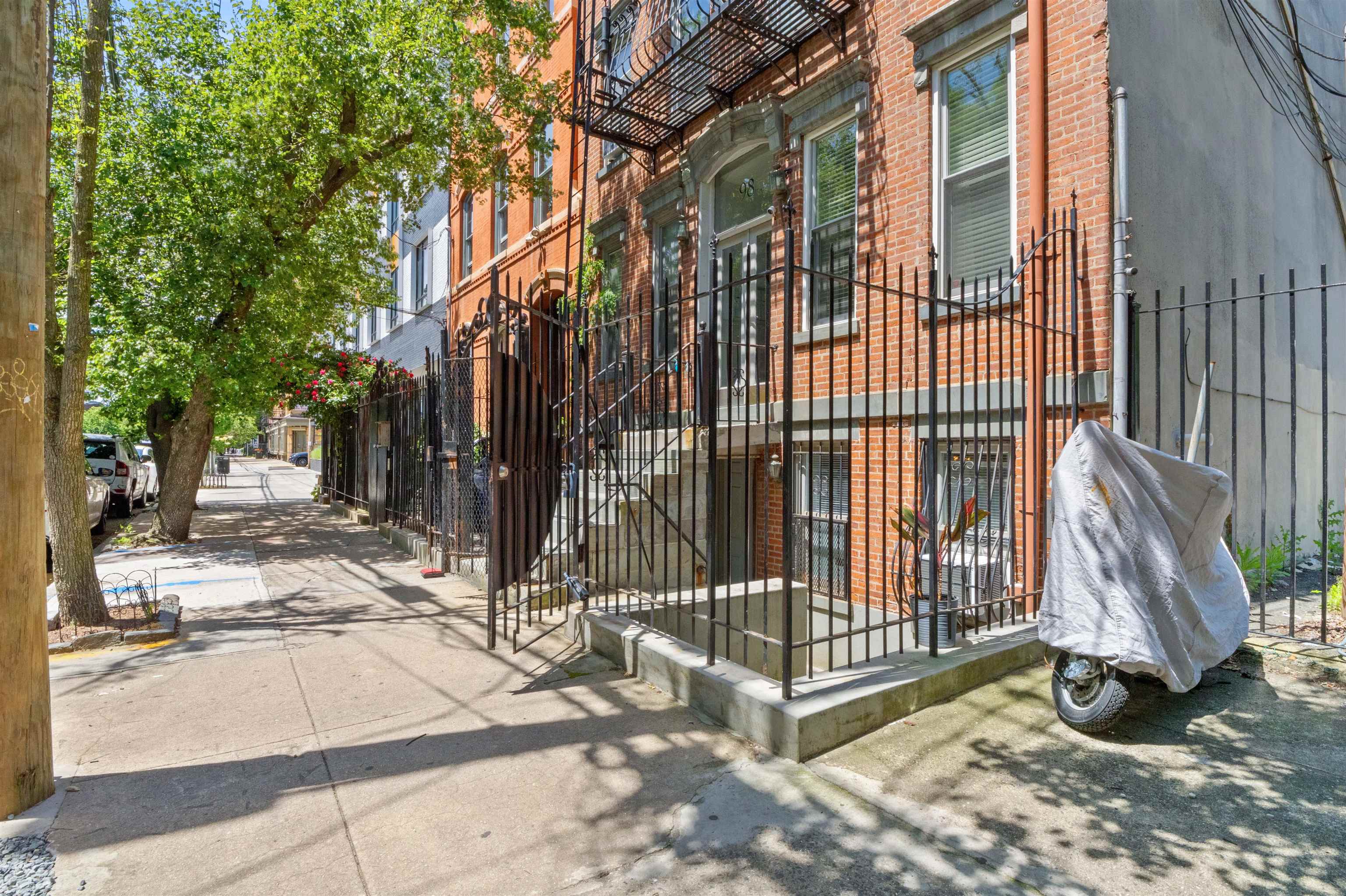 98 BRIGHT ST Unit: 1G