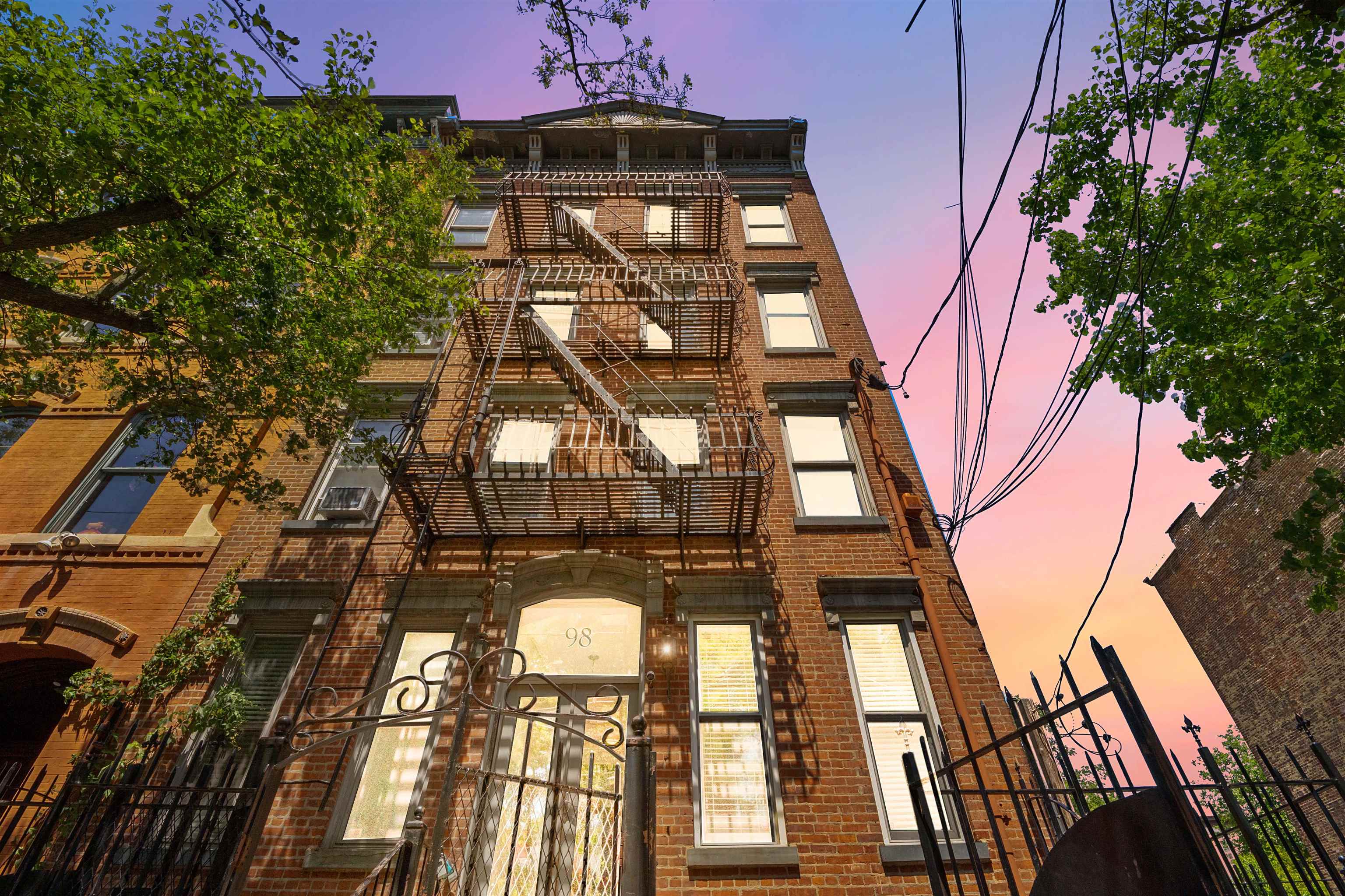 98 BRIGHT ST Unit: 1G