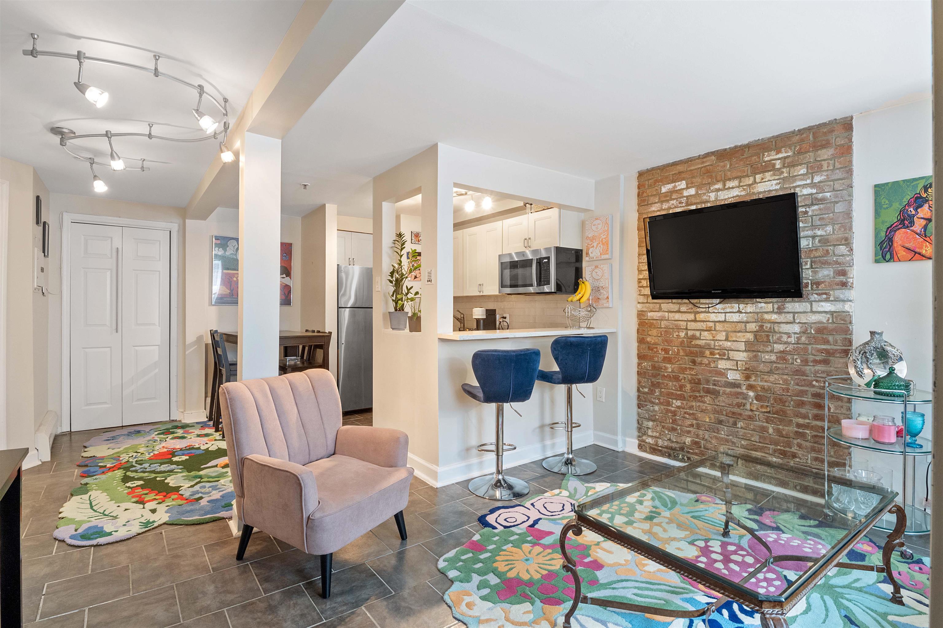 98 BRIGHT ST Unit: 1G