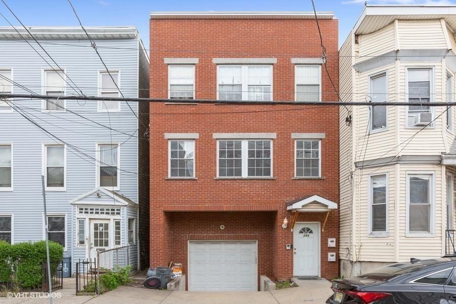 254 HALLADAY ST Unit: G