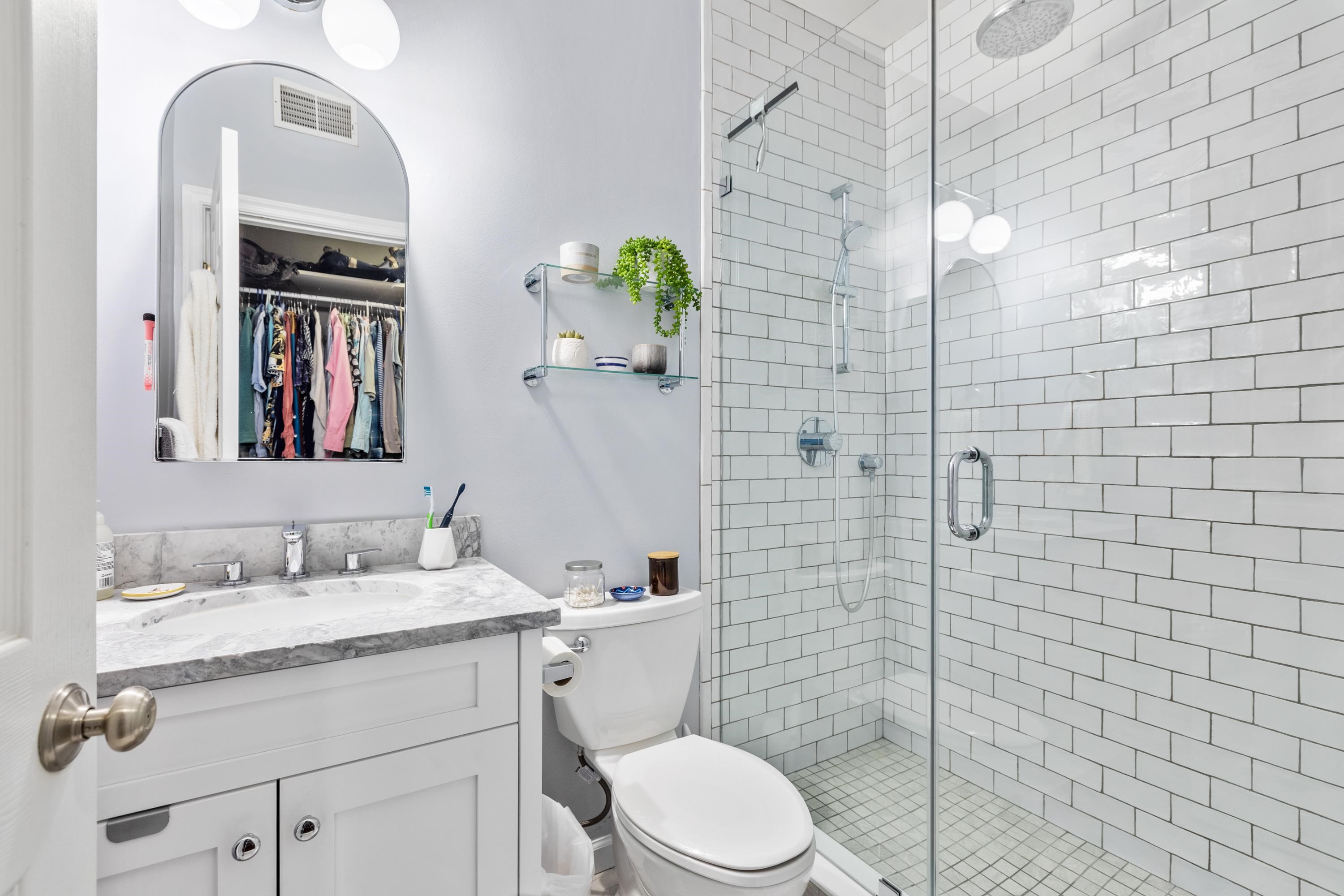 520 PARK AVE Unit: 2