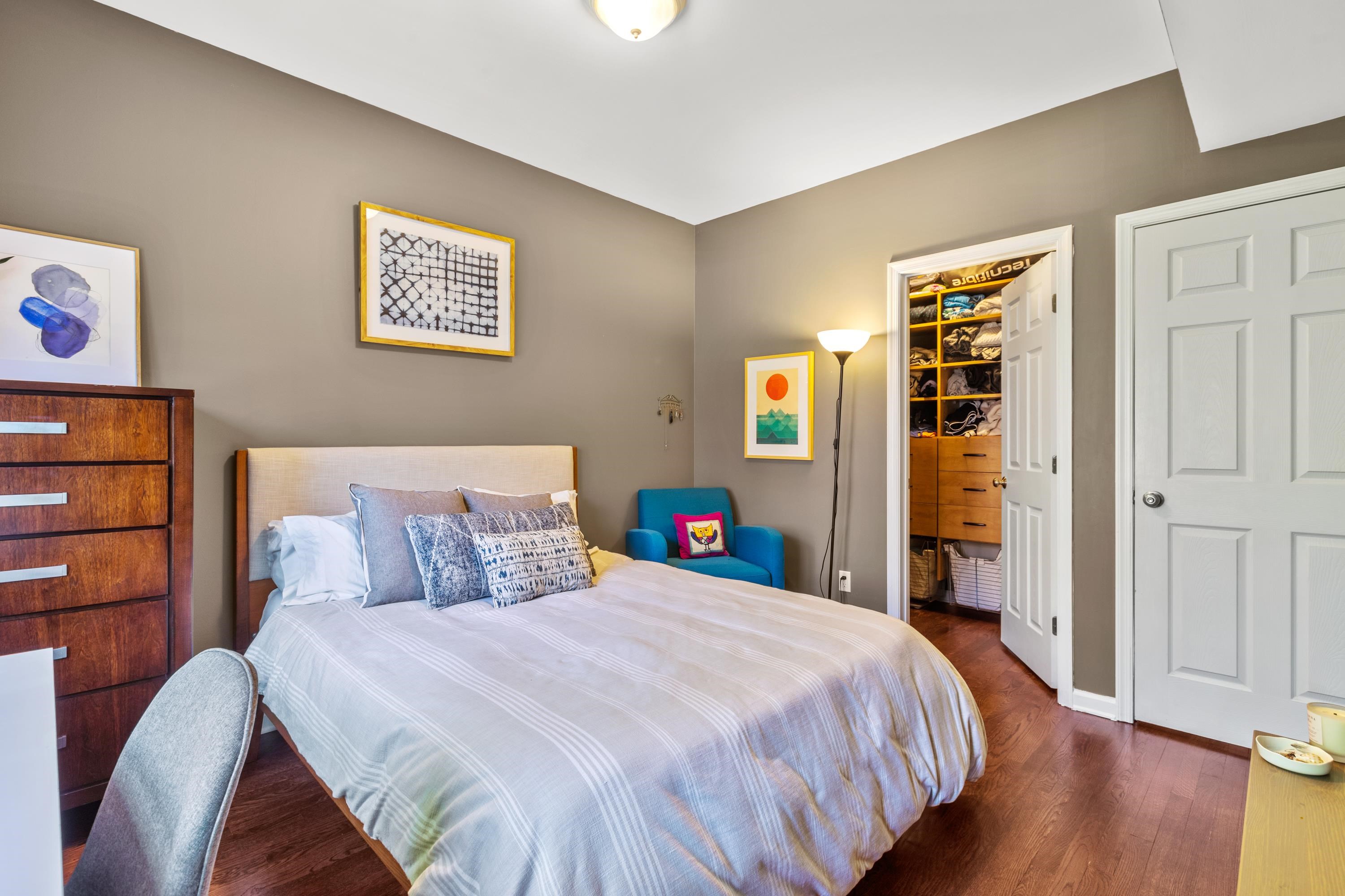 520 PARK AVE Unit: 2