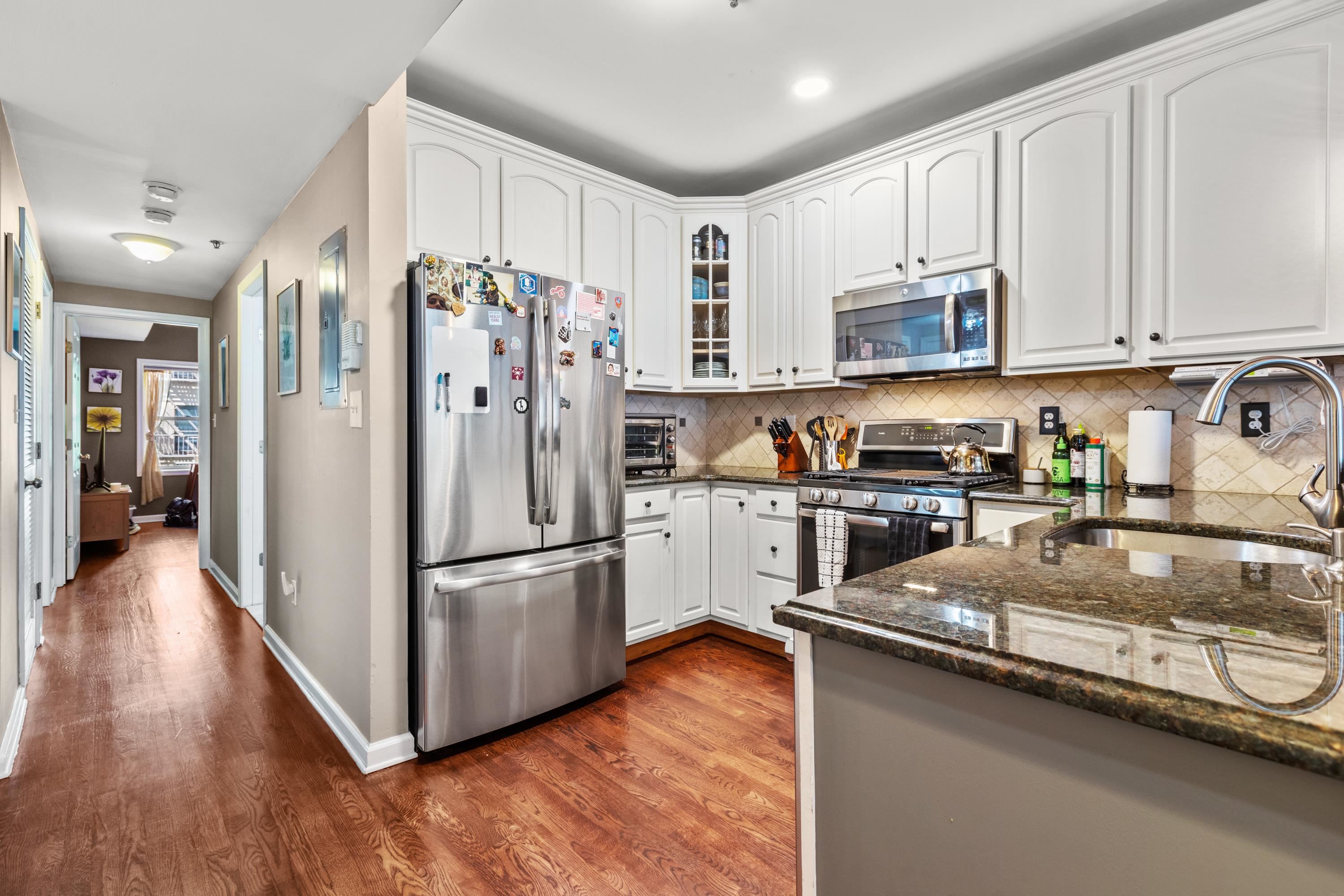 520 PARK AVE Unit: 2